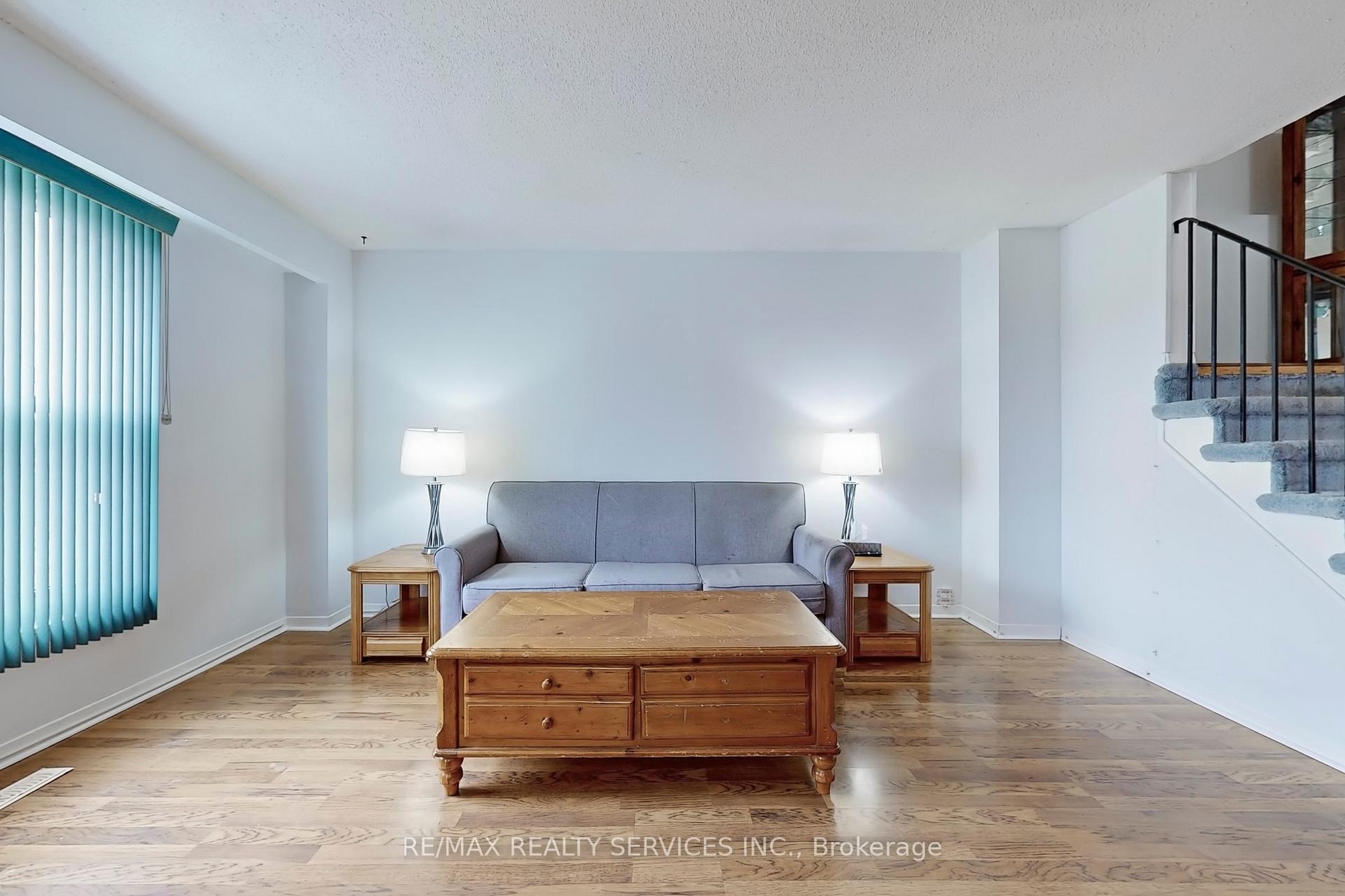 Photo 4 of 58 Mayfair Crescent, Brampton, Central Park — HOMEH