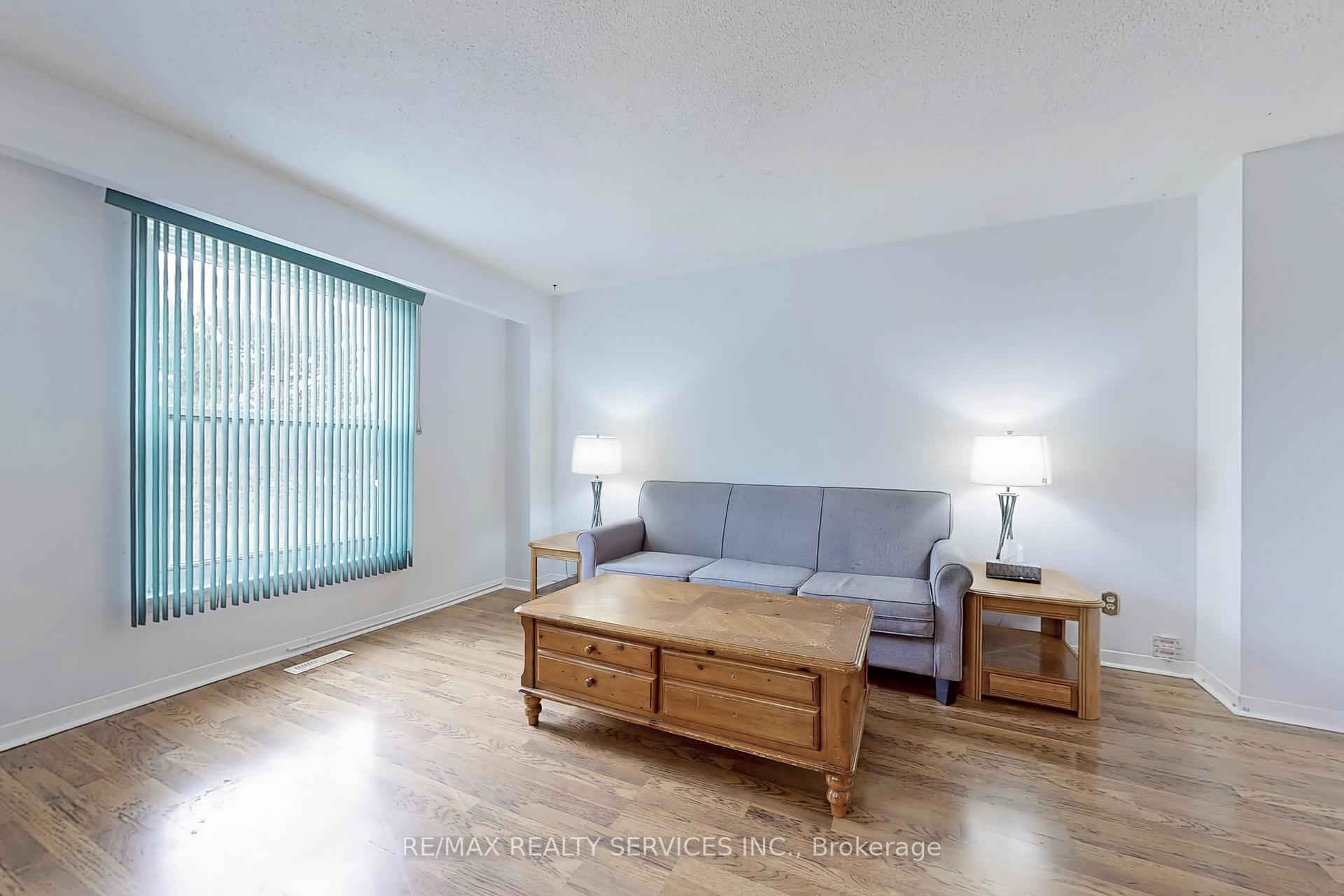 Photo 5 of 58 Mayfair Crescent, Brampton, Central Park — HOMEH