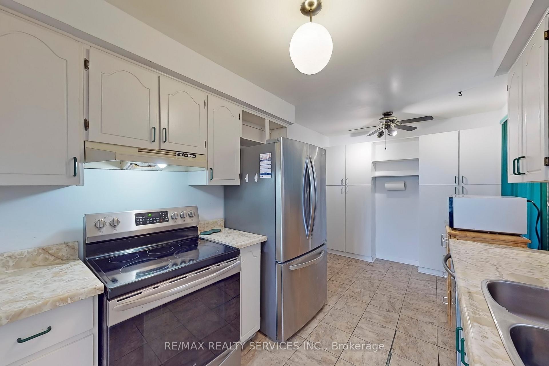 Photo 8 of 58 Mayfair Crescent, Brampton, Central Park — HOMEH