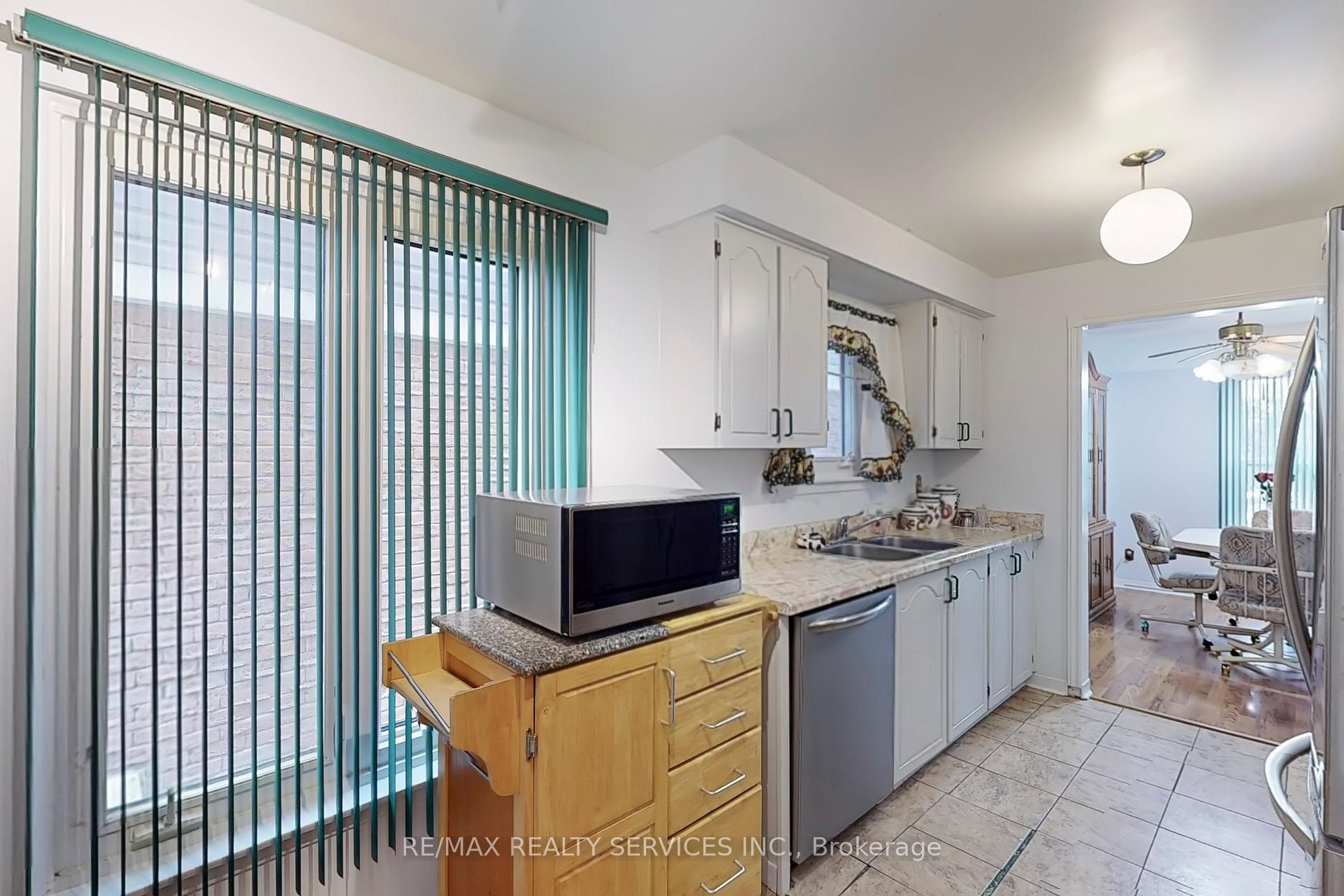 Photo 10 of 58 Mayfair Crescent, Brampton, Central Park — HOMEH