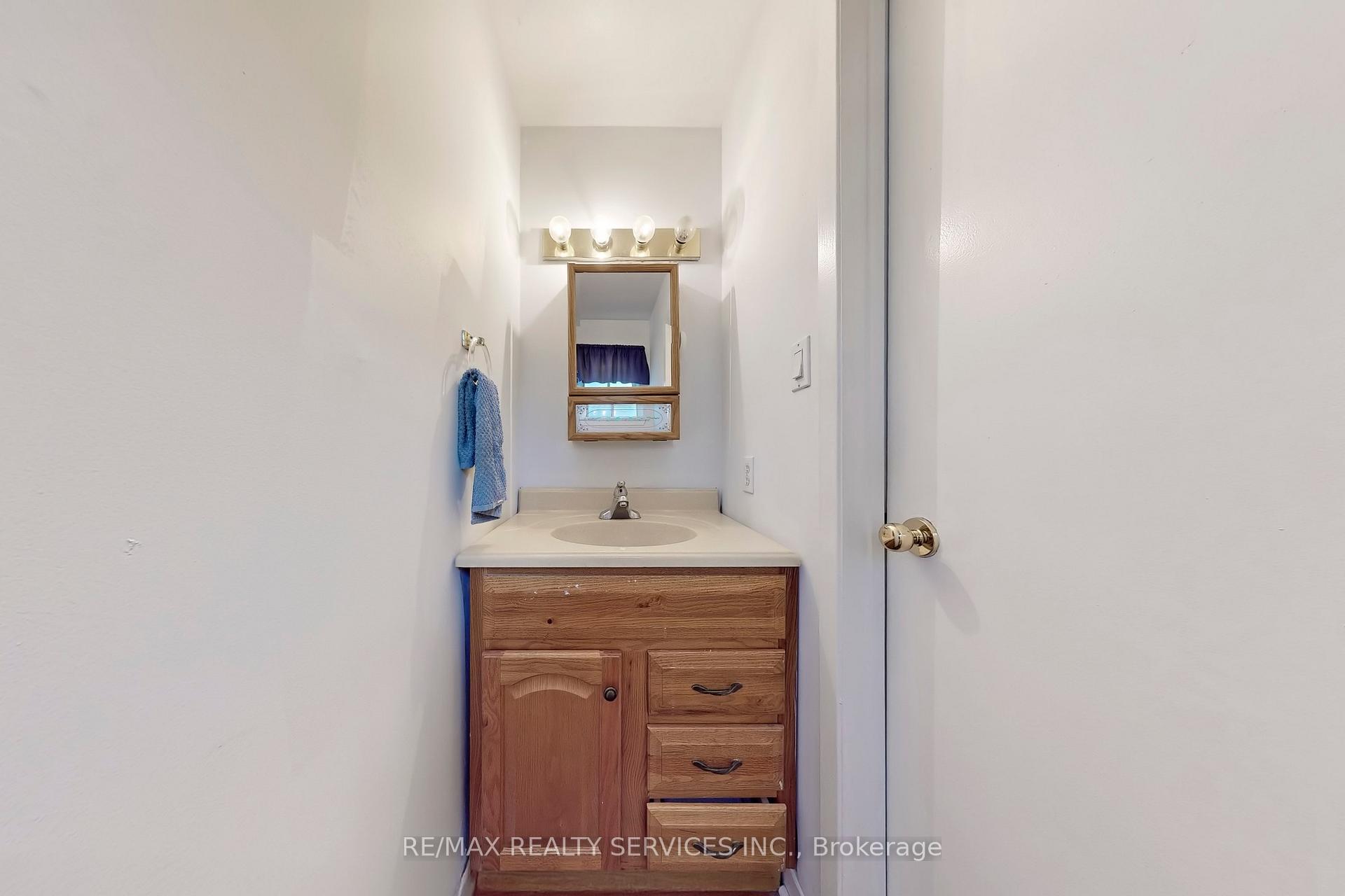 Photo 13 of 58 Mayfair Crescent, Brampton, Central Park — HOMEH