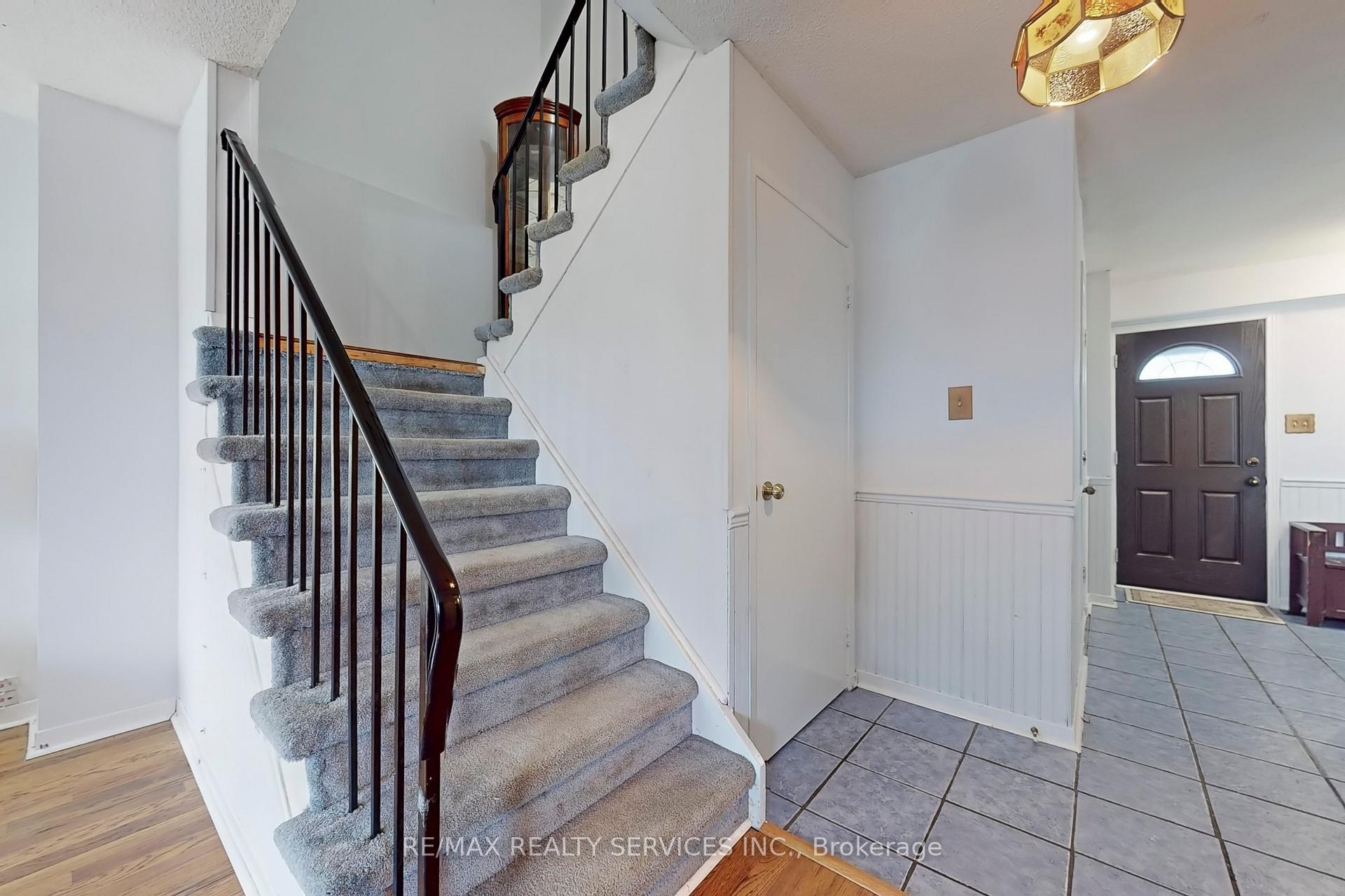 Photo 14 of 58 Mayfair Crescent, Brampton, Central Park — HOMEH
