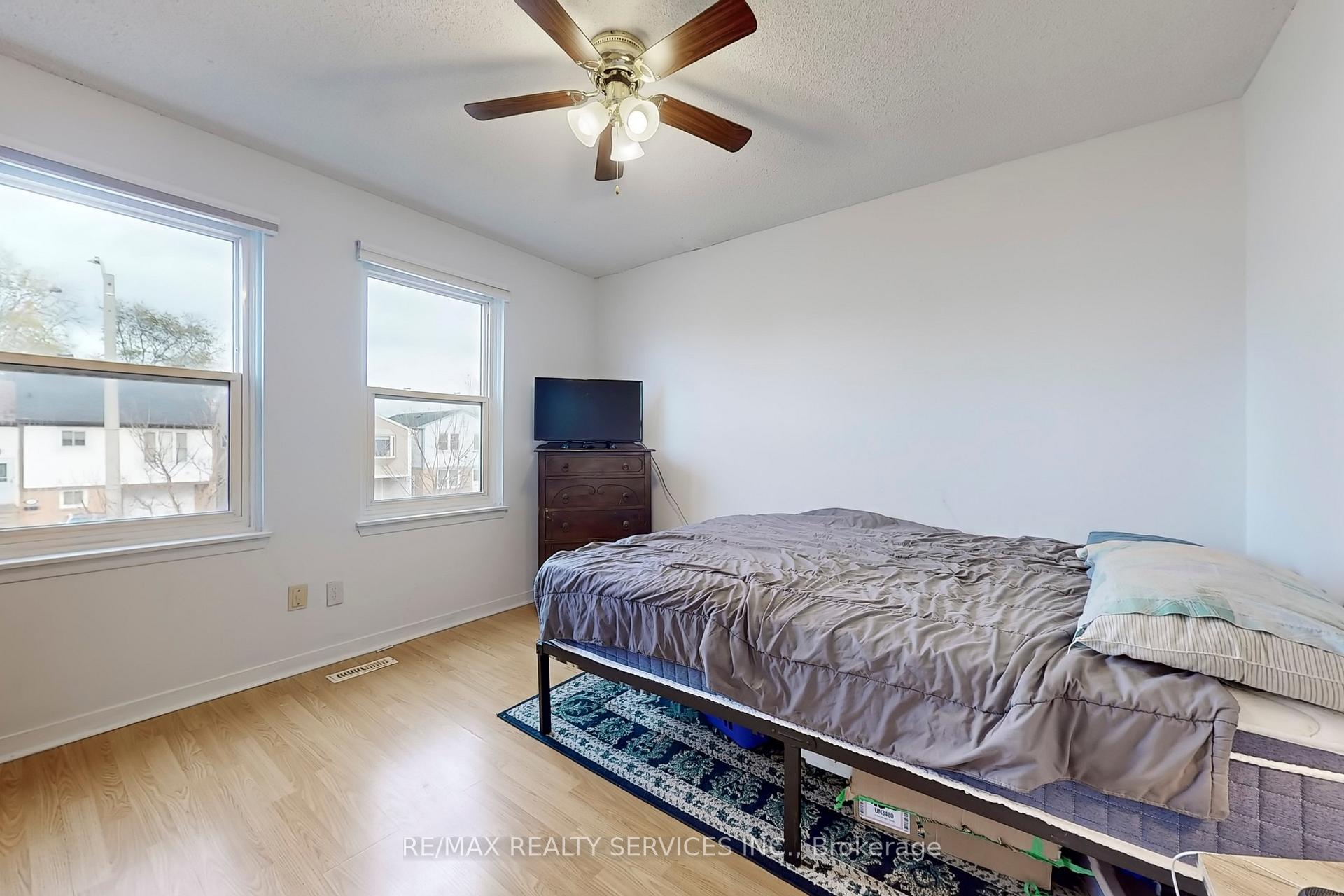 Photo 21 of 58 Mayfair Crescent, Brampton, Central Park — HOMEH