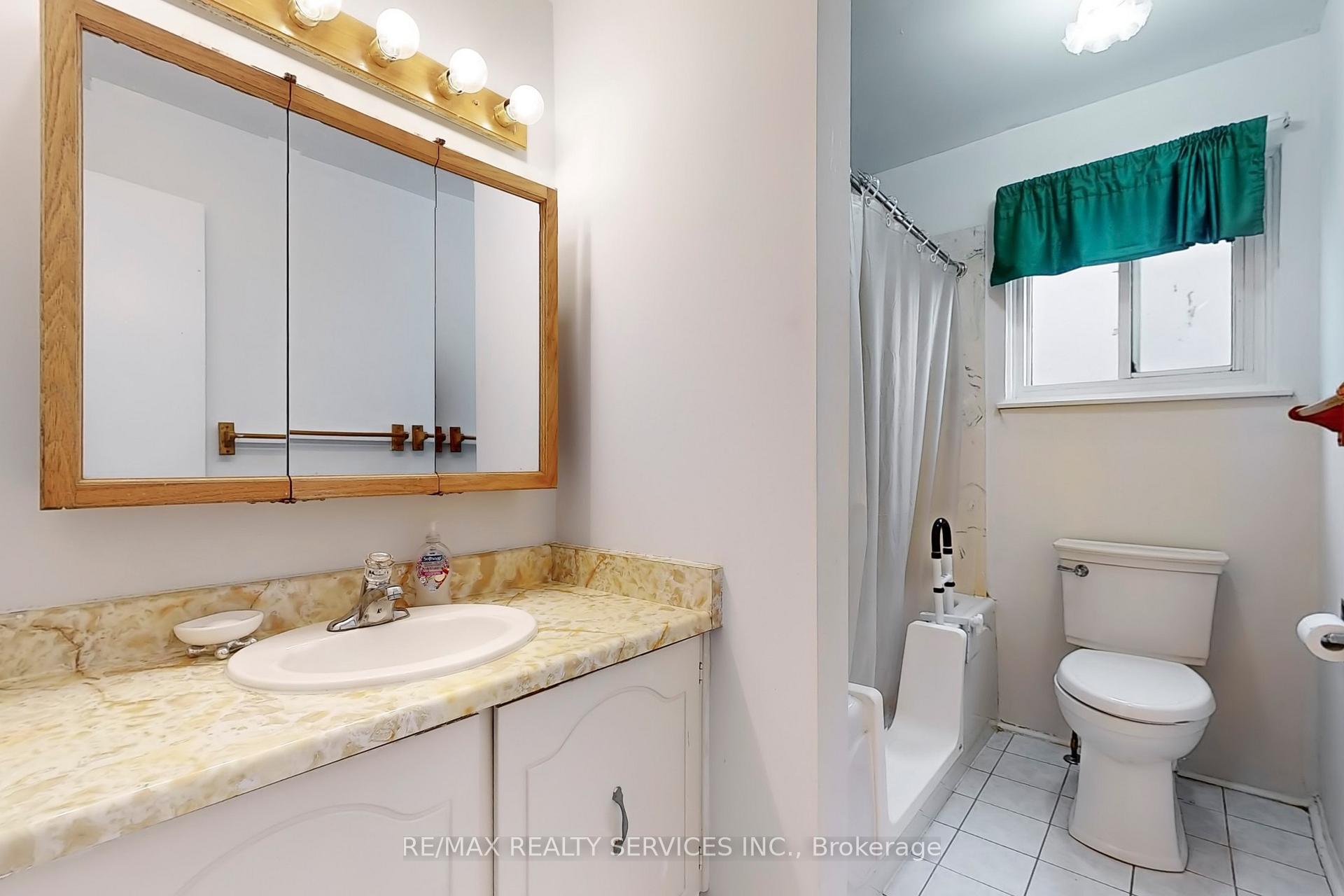 Photo 23 of 58 Mayfair Crescent, Brampton, Central Park — HOMEH