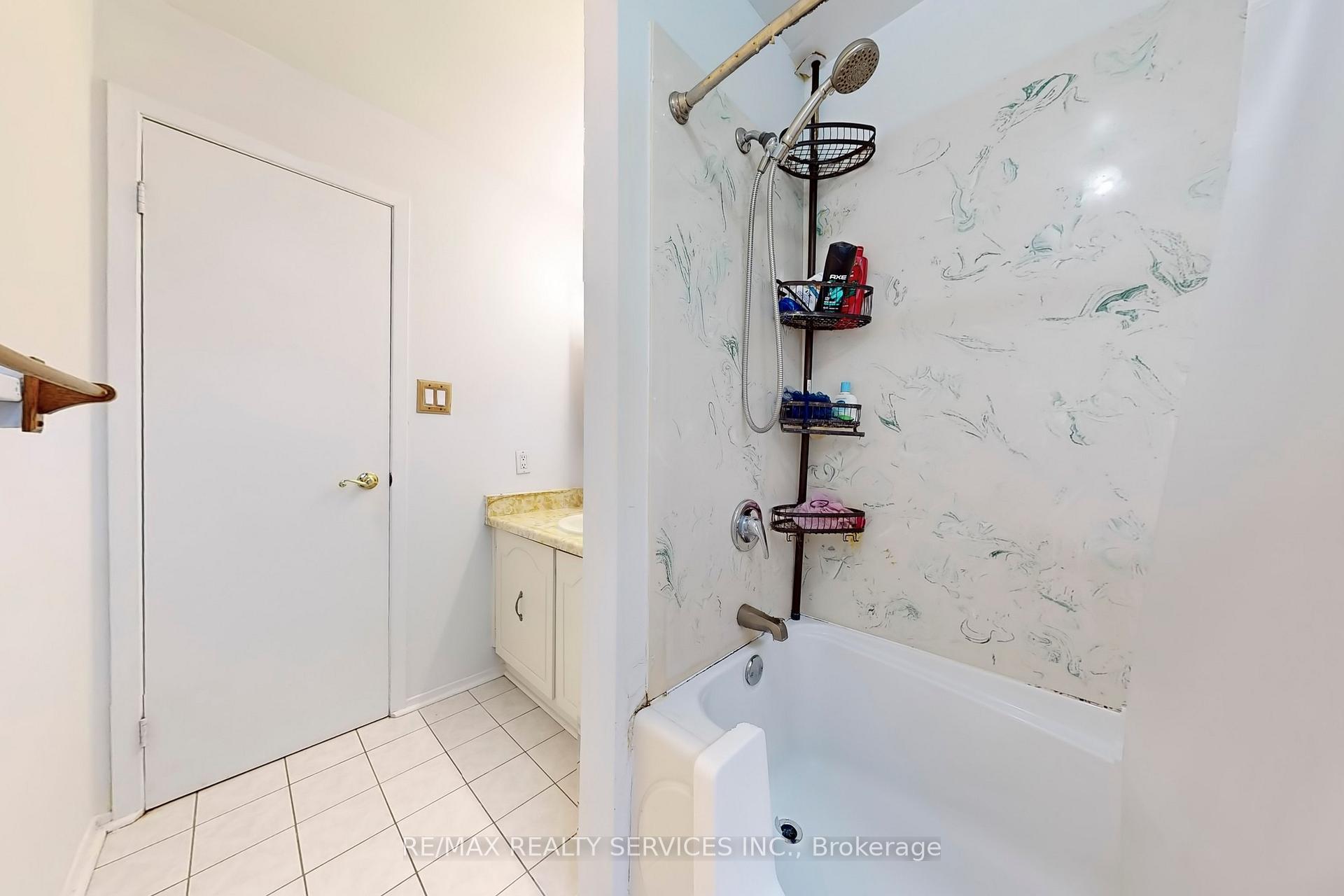 Photo 24 of 58 Mayfair Crescent, Brampton, Central Park — HOMEH