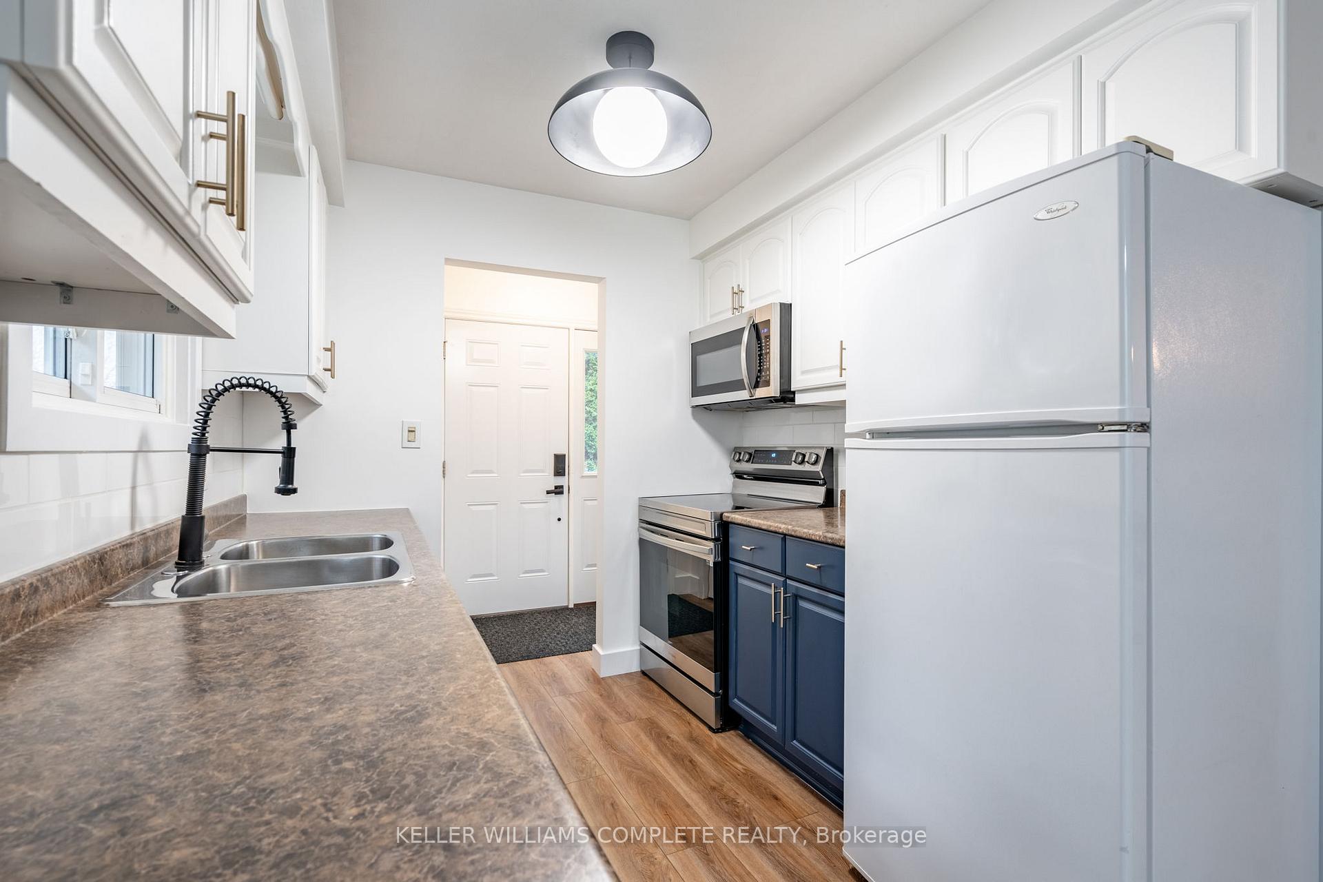 Photo 3 of 4 Mcnicholl Circle, St. Catharines, Fairview — HOMEH
