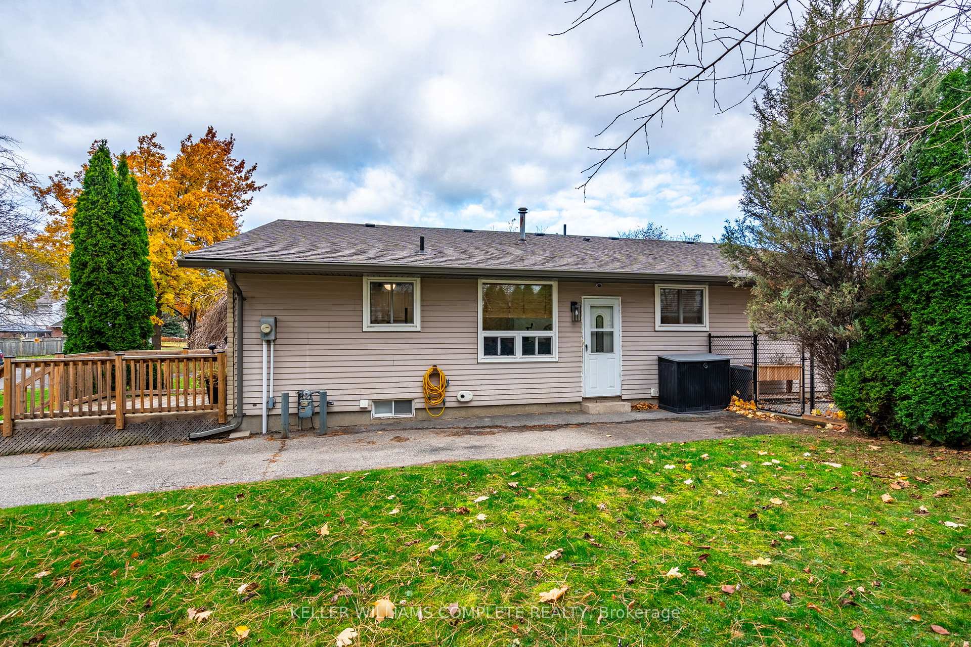 Photo 33 of 4 Mcnicholl Circle, St. Catharines, Fairview — HOMEH