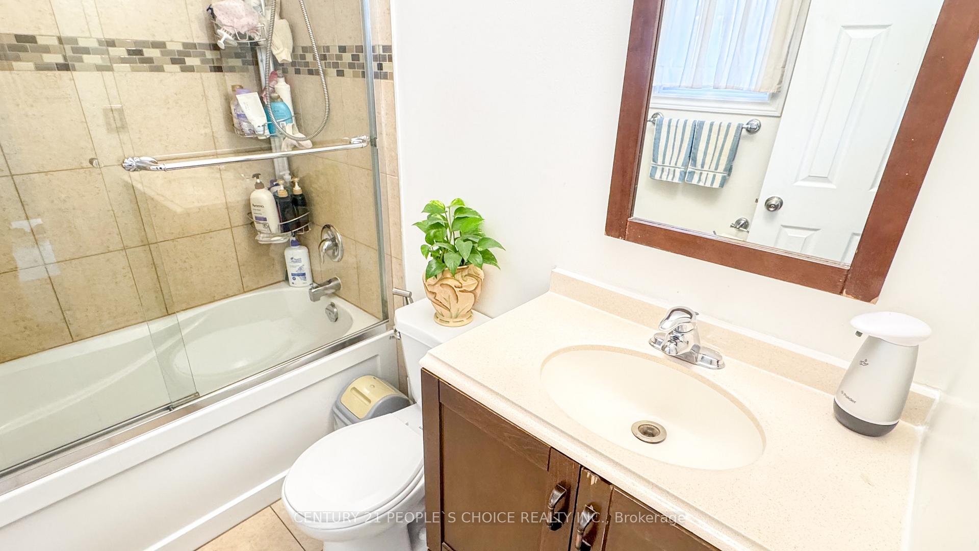 Photo 3 of 16 Hedley Court, Brampton, Central Park — HOMEH