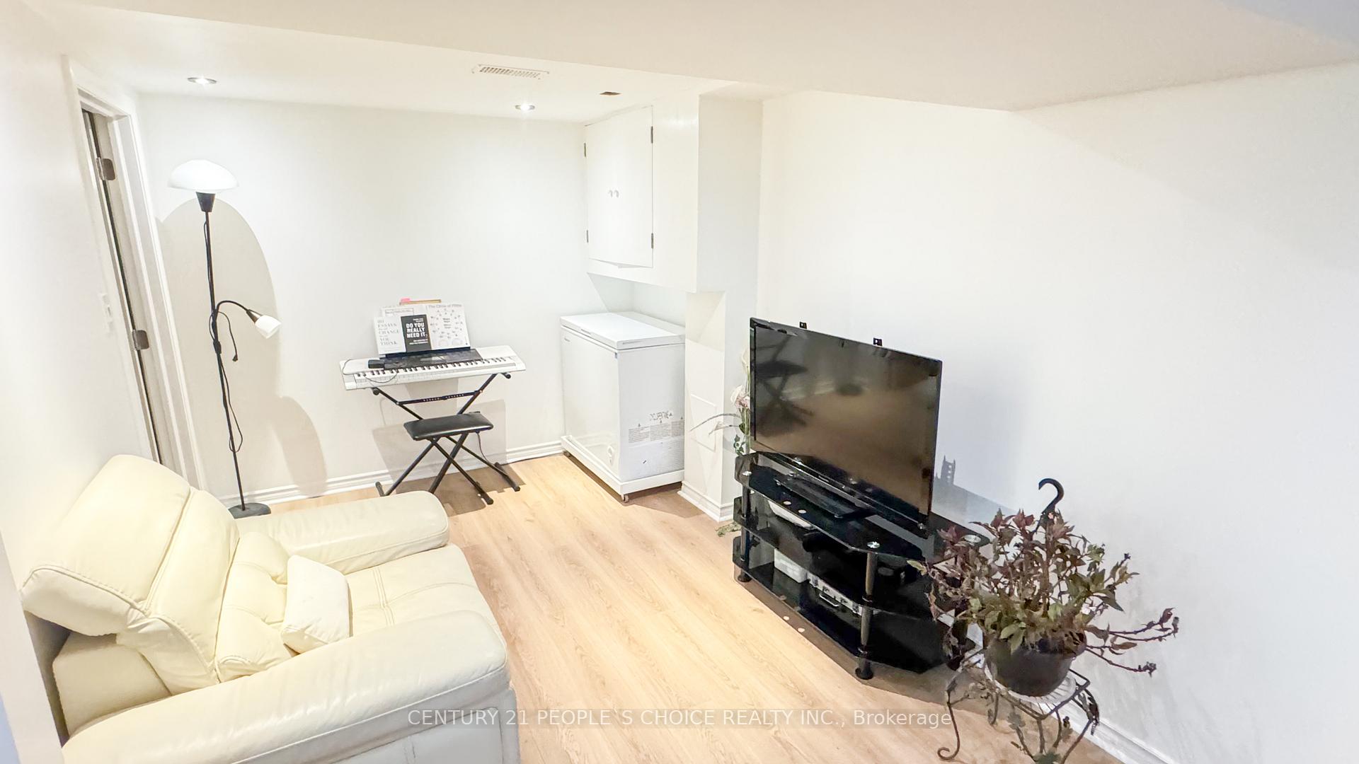 Photo 17 of 16 Hedley Court, Brampton, Central Park — HOMEH