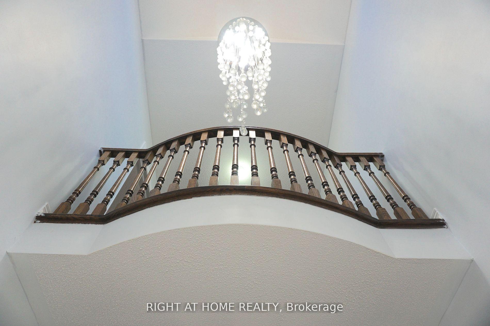 Photo 6 of 1 Sage Meadow Crescent, Brampton, Credit Valley — HOMEH
