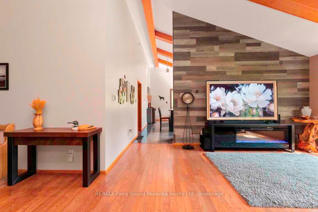 Photo 10 of 33 Pineridge Drive, McDougall — HOMEH