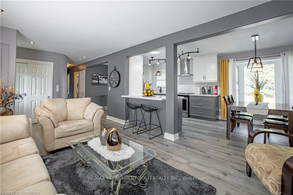 Photo 5 of 21 Hillgarden Road, St. Catharines, Burleigh Hill — HOMEH
