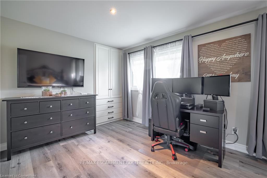 Photo 14 of 21 Hillgarden Road, St. Catharines, Burleigh Hill — HOMEH