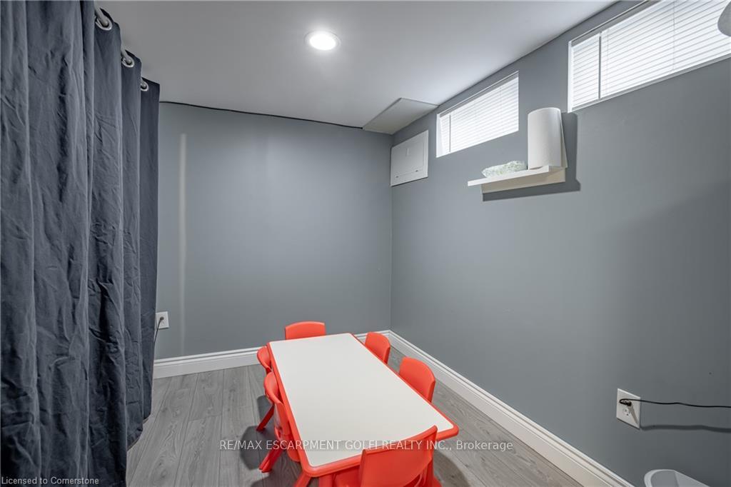 Photo 16 of 21 Hillgarden Road, St. Catharines, Burleigh Hill — HOMEH