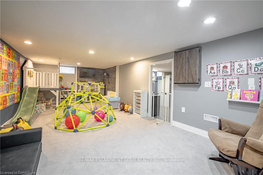 Photo 17 of 21 Hillgarden Road, St. Catharines, Burleigh Hill — HOMEH