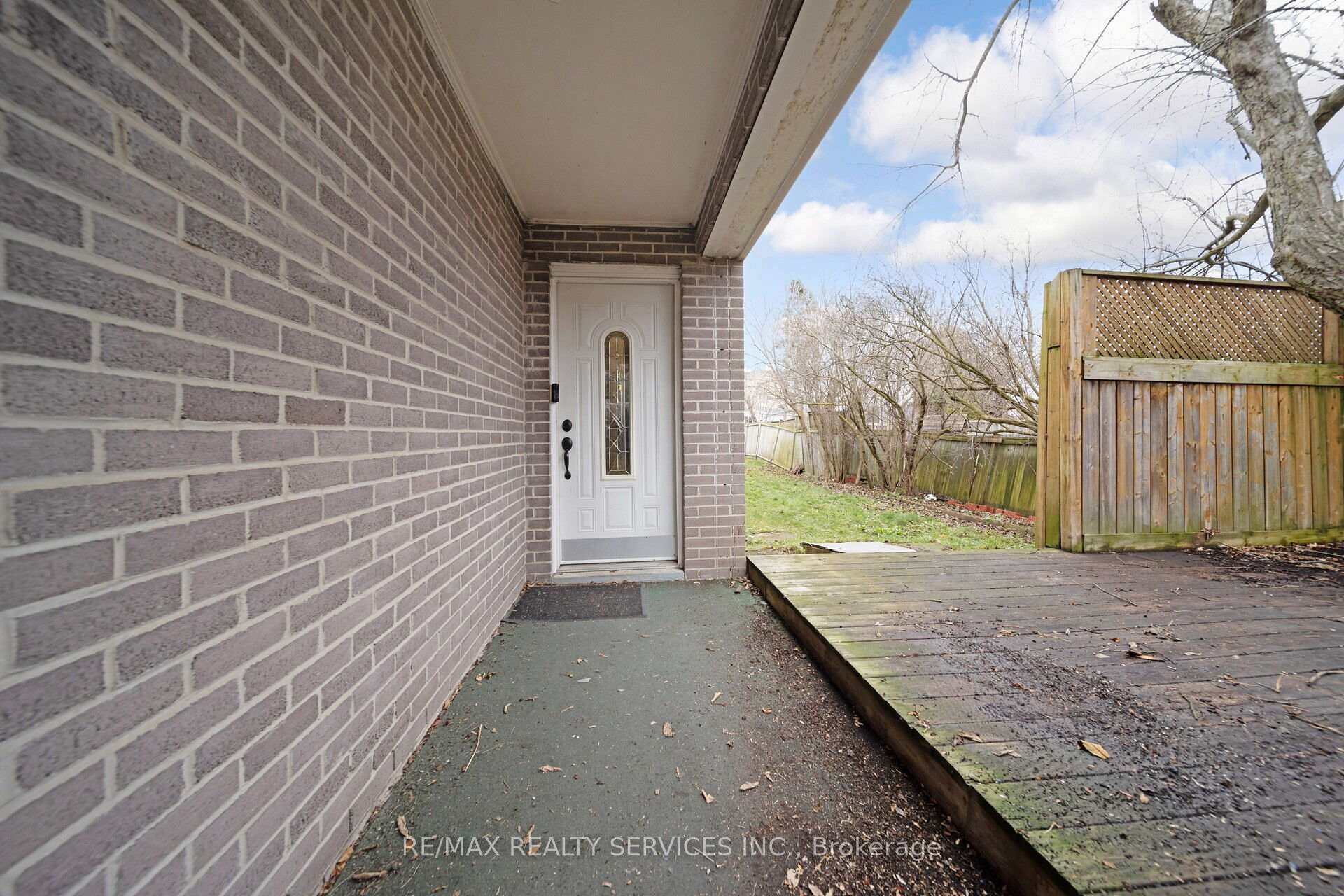 Photo 5 of 45 Griselda Crescent N, Brampton, Northgate — HOMEH