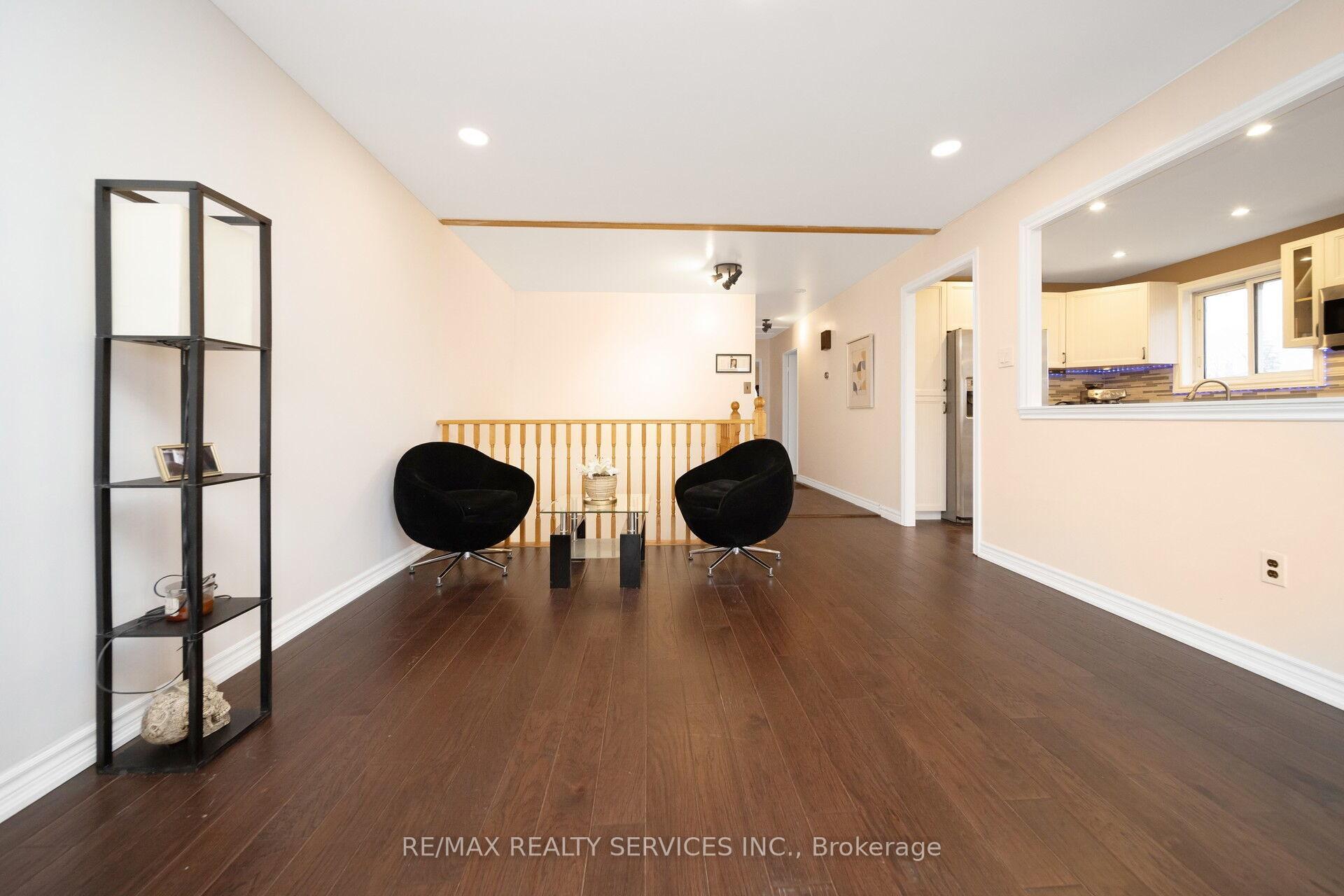 Photo 23 of 45 Griselda Crescent N, Brampton, Northgate — HOMEH