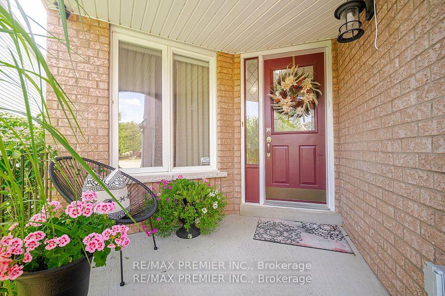 Photo 2 of 37 Furrows End, Brampton, Heart Lake West — HOMEH