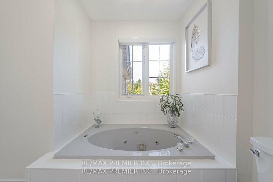 Photo 22 of 37 Furrows End, Brampton, Heart Lake West — HOMEH