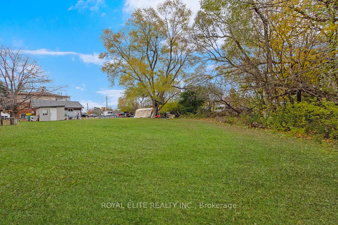 Photo 3 of 25 Haggert Avenue S, Brampton, Downtown Brampton — HOMEH