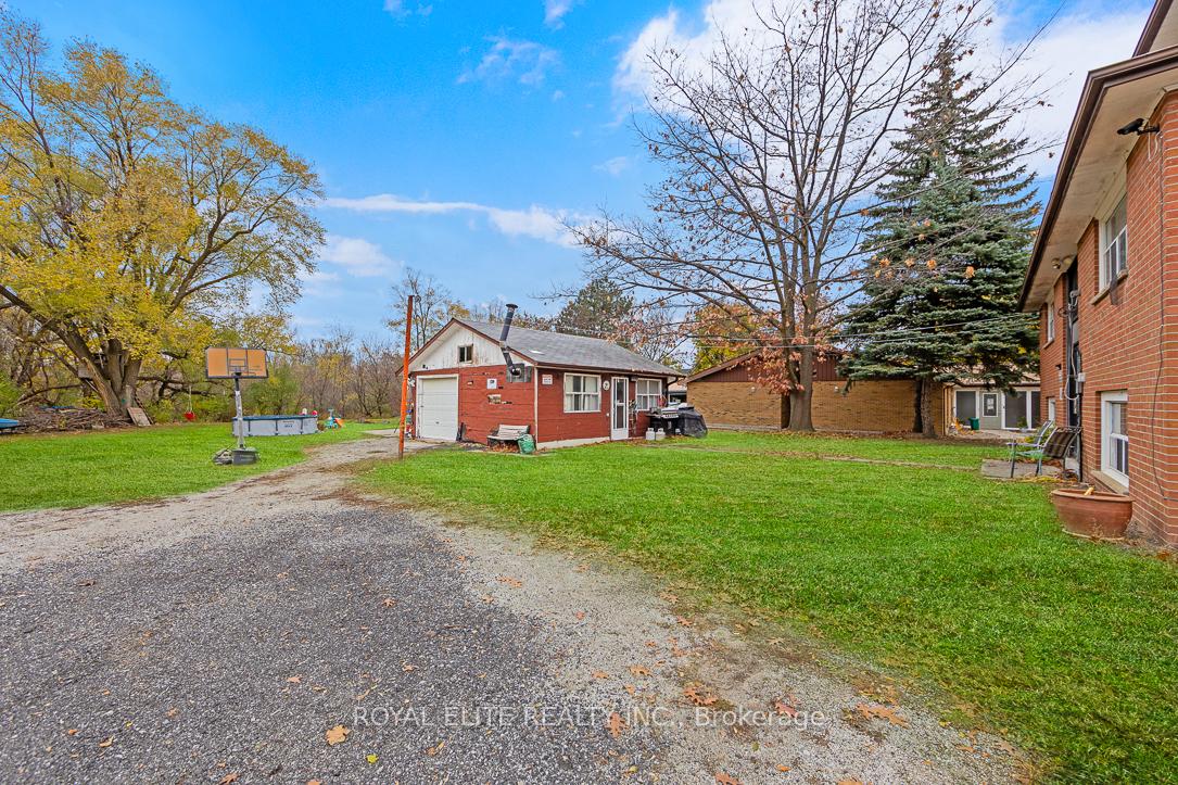 Photo 4 of 25 Haggert Avenue S, Brampton, Downtown Brampton — HOMEH