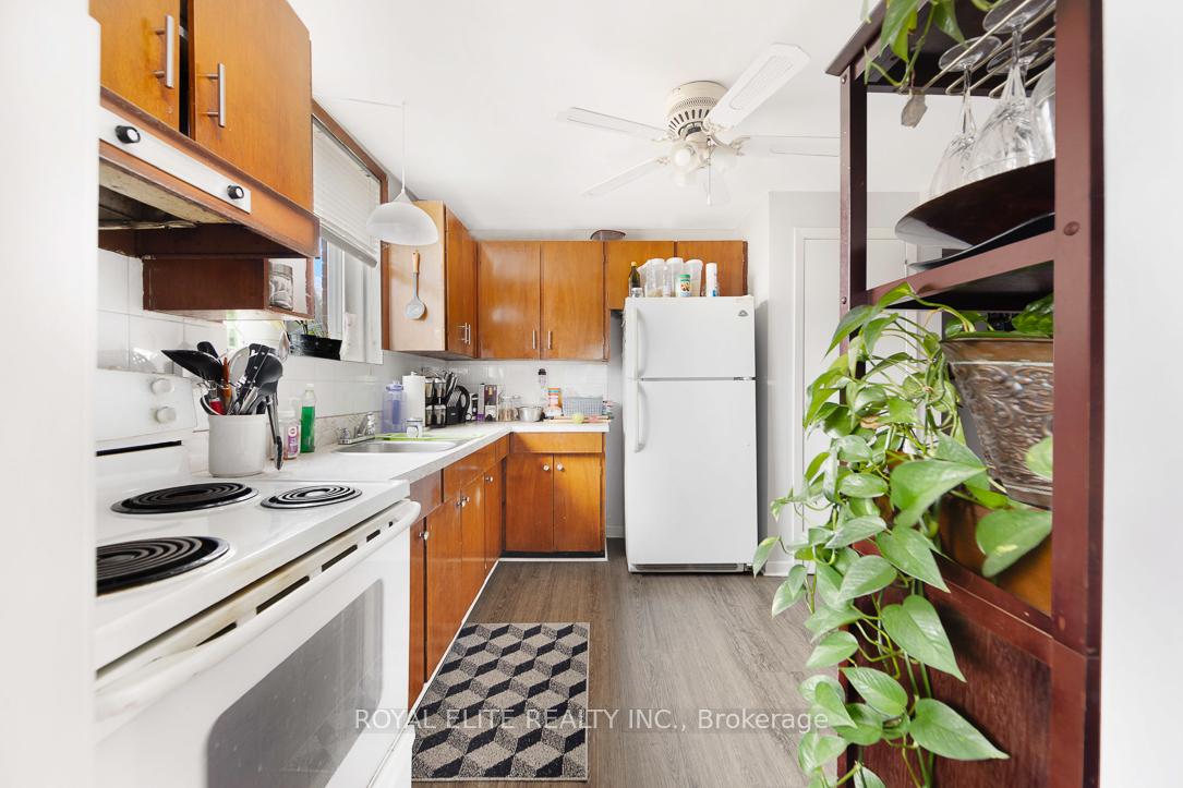 Photo 5 of 25 Haggert Avenue S, Brampton, Downtown Brampton — HOMEH