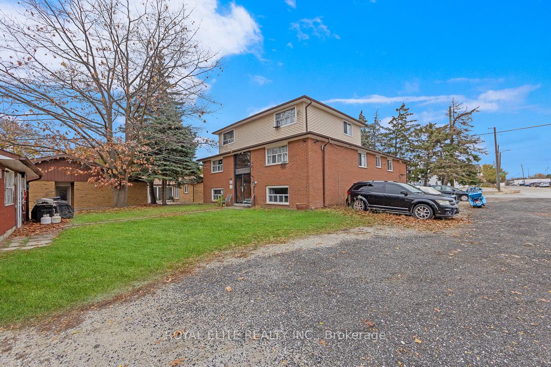 Photo 6 of 25 Haggert Avenue S, Brampton, Downtown Brampton — HOMEH