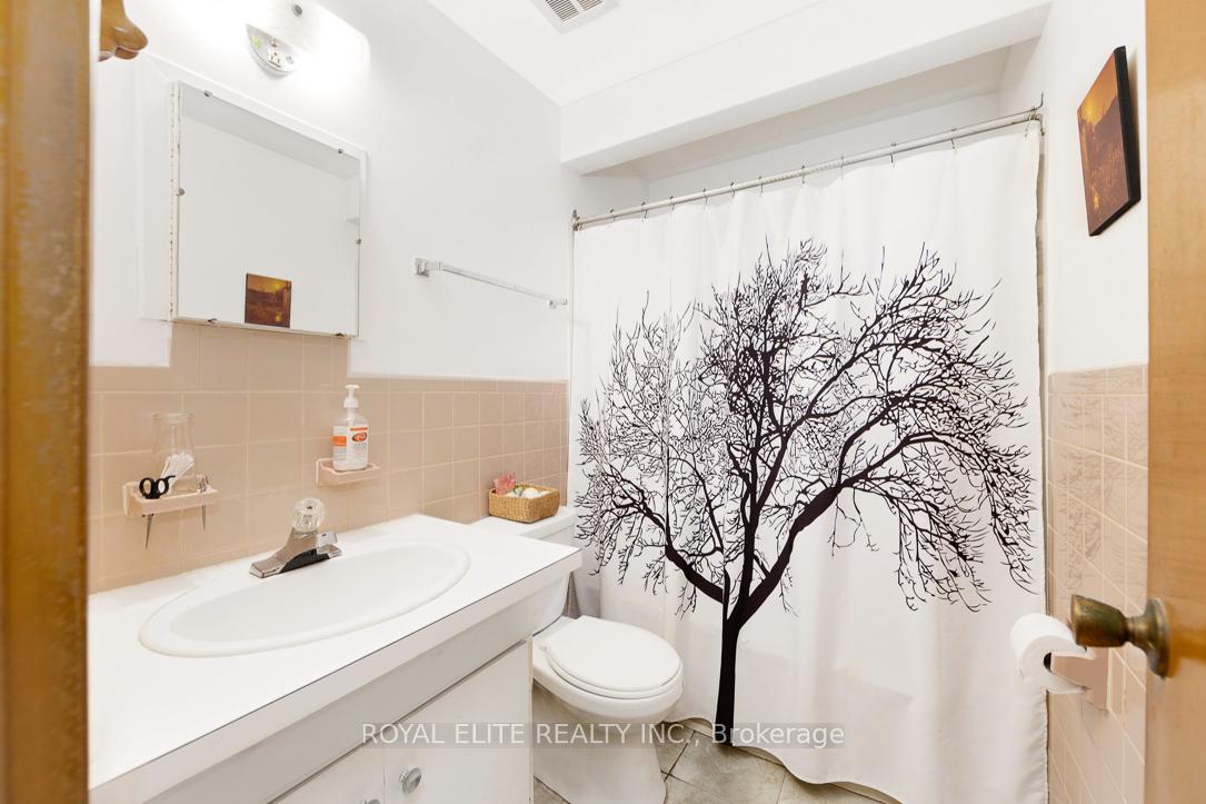 Photo 10 of 25 Haggert Avenue S, Brampton, Downtown Brampton — HOMEH