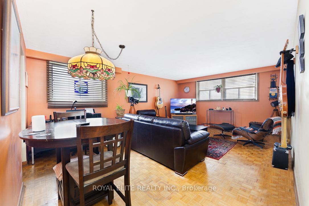 Photo 13 of 25 Haggert Avenue S, Brampton, Downtown Brampton — HOMEH