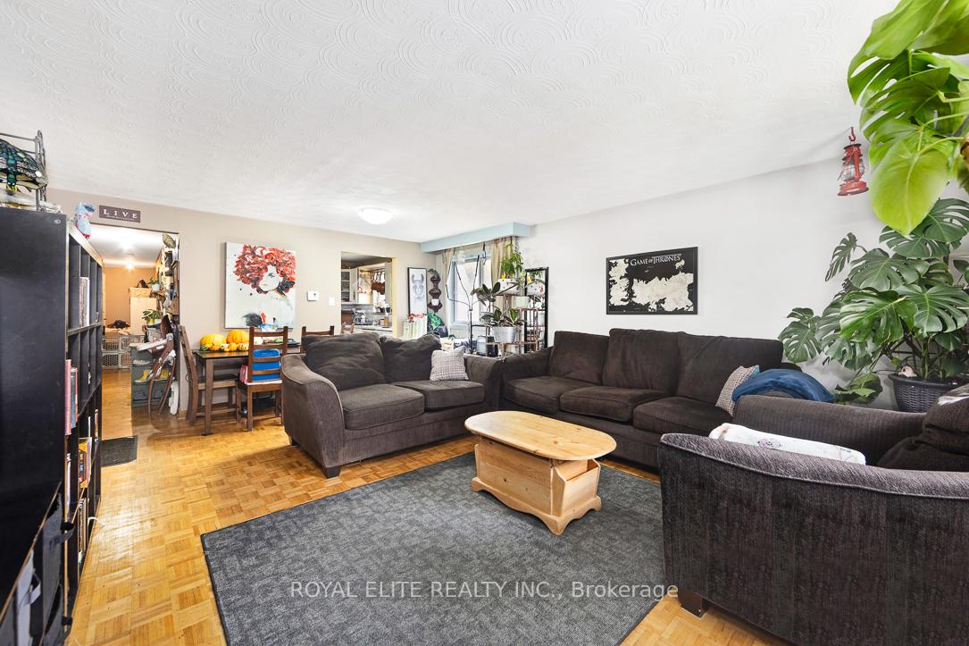 Photo 16 of 25 Haggert Avenue S, Brampton, Downtown Brampton — HOMEH