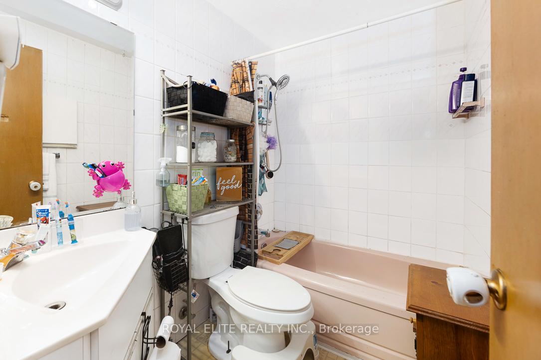 Photo 17 of 25 Haggert Avenue S, Brampton, Downtown Brampton — HOMEH