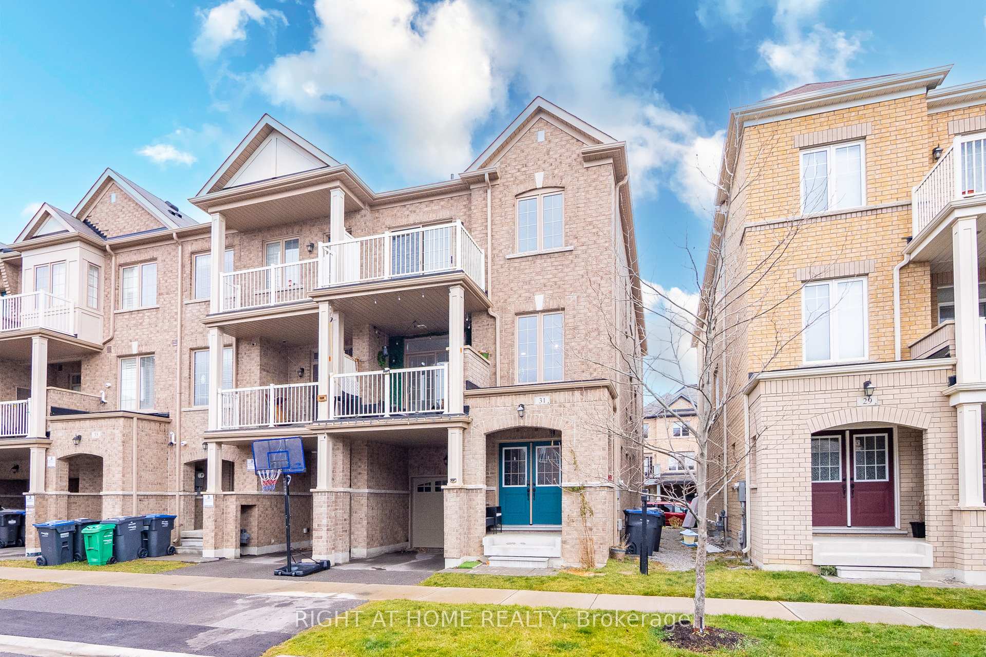 Photo 2 of 31 Labrish Road, Brampton, Northwest Brampton — HOMEH