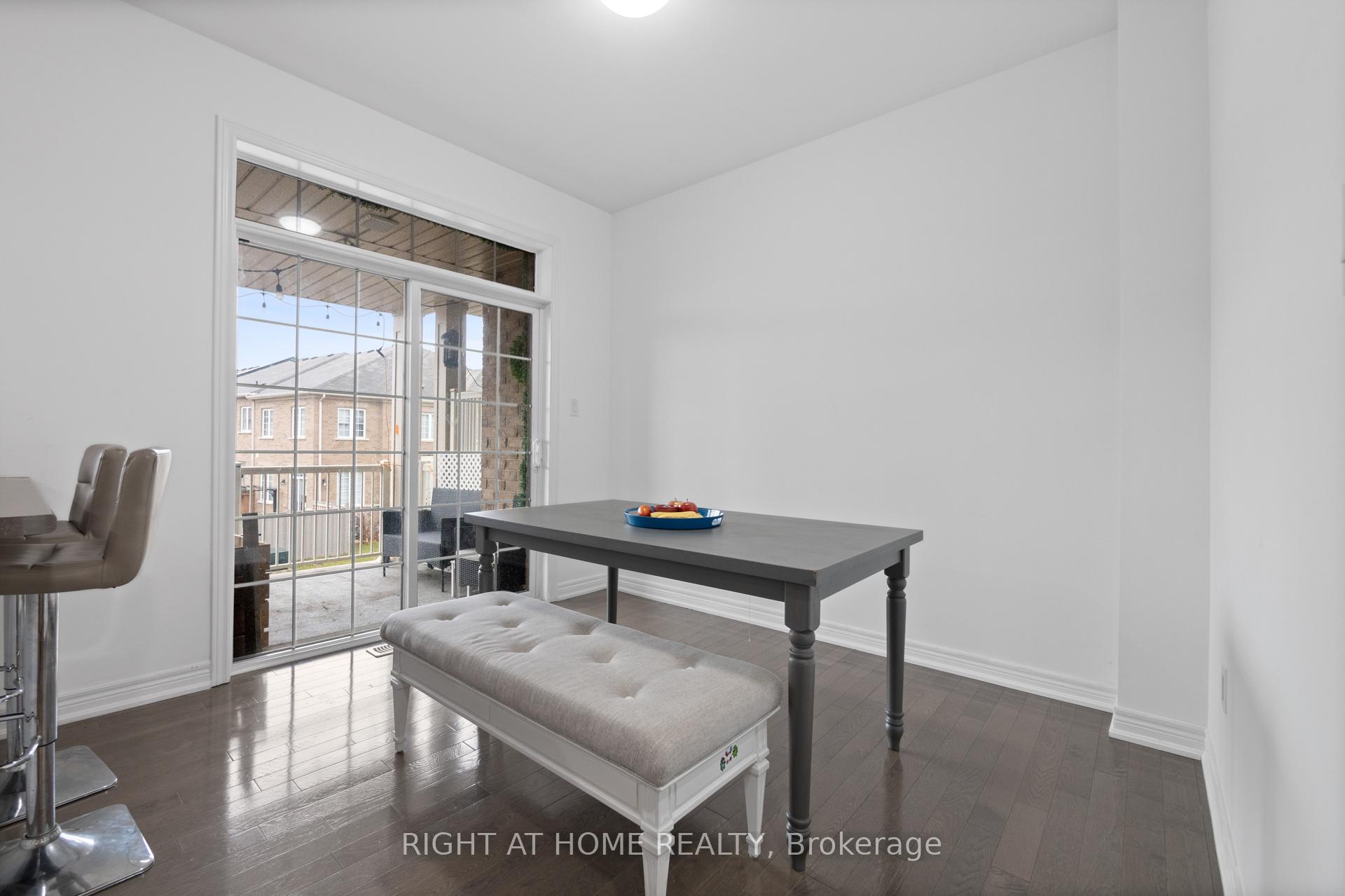 Photo 11 of 31 Labrish Road, Brampton, Northwest Brampton — HOMEH