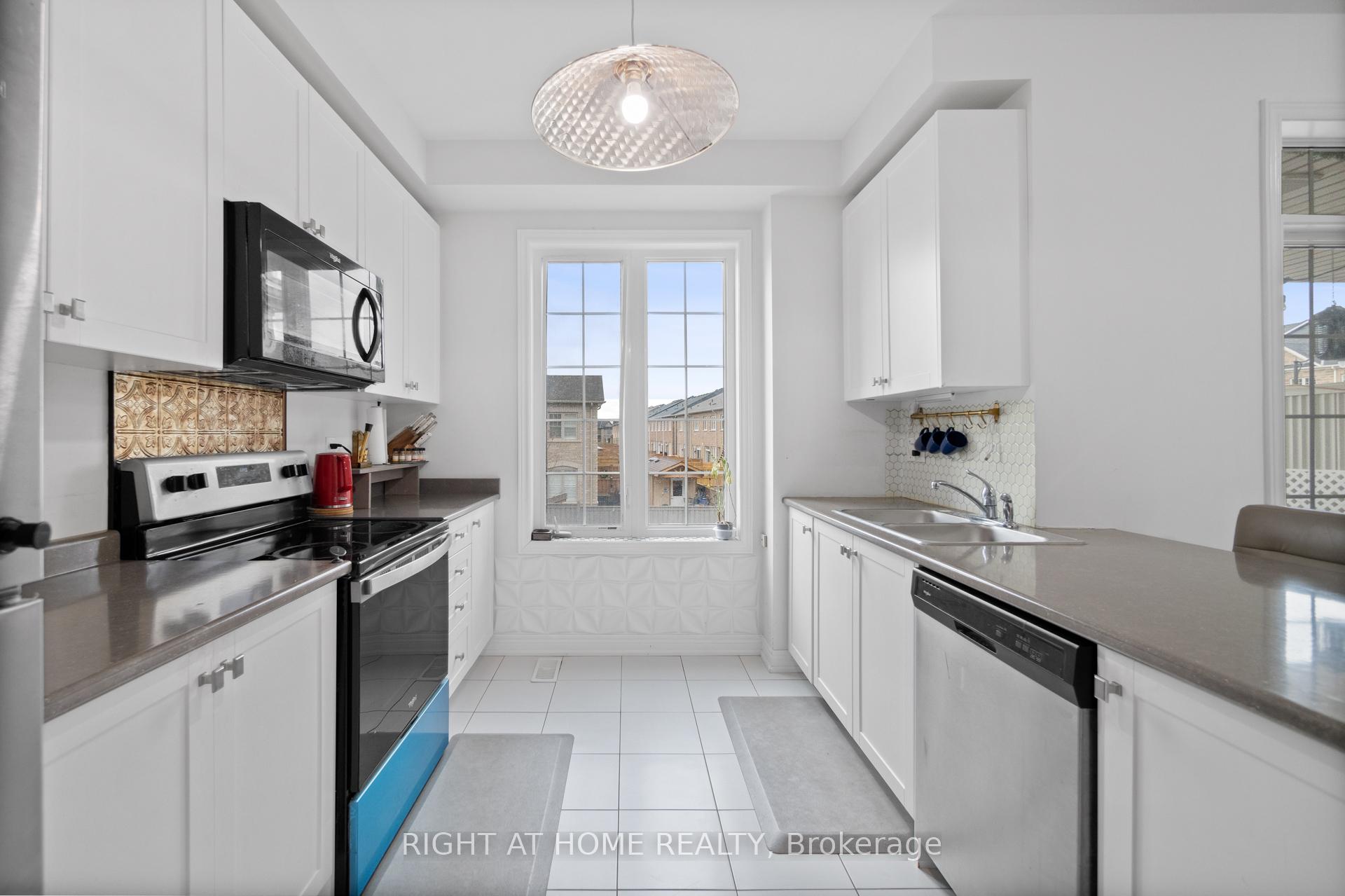 Photo 13 of 31 Labrish Road, Brampton, Northwest Brampton — HOMEH