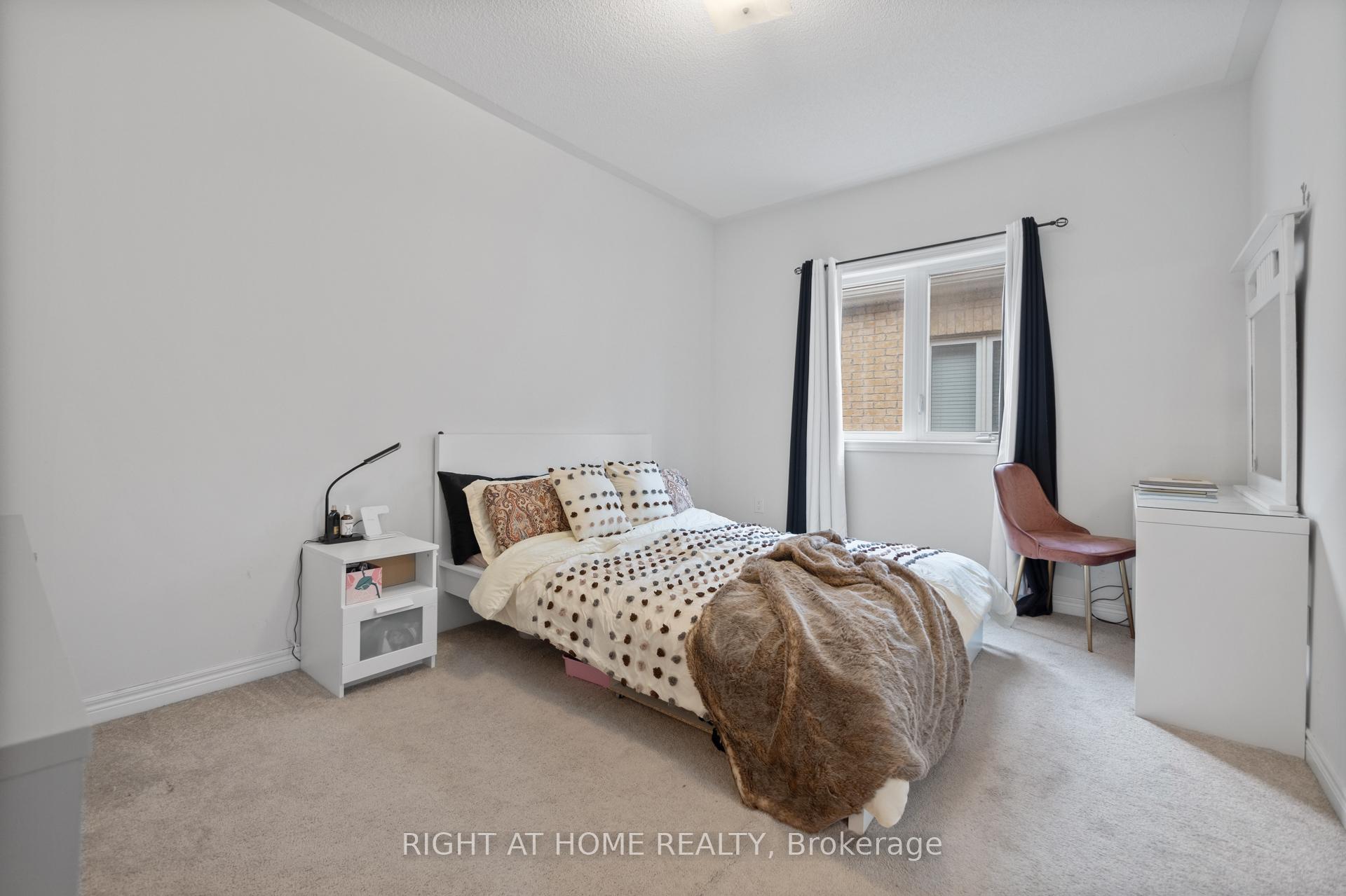 Photo 14 of 31 Labrish Road, Brampton, Northwest Brampton — HOMEH