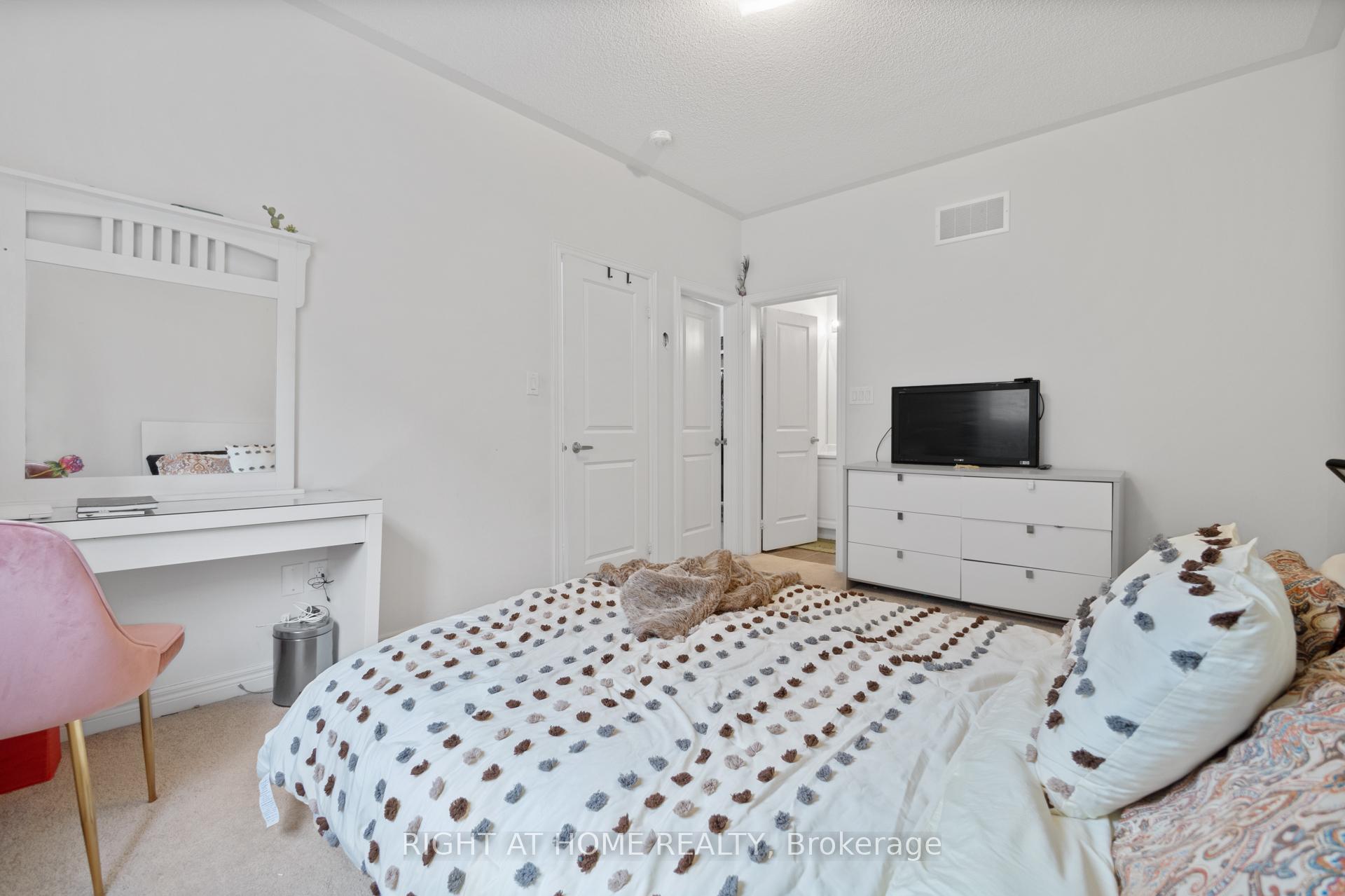 Photo 15 of 31 Labrish Road, Brampton, Northwest Brampton — HOMEH