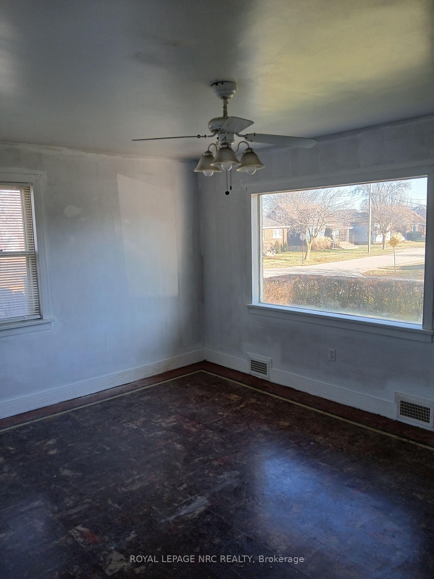 Photo 4 of 7 Orchard Avenue, St. Catharines, Secord Woods — HOMEH
