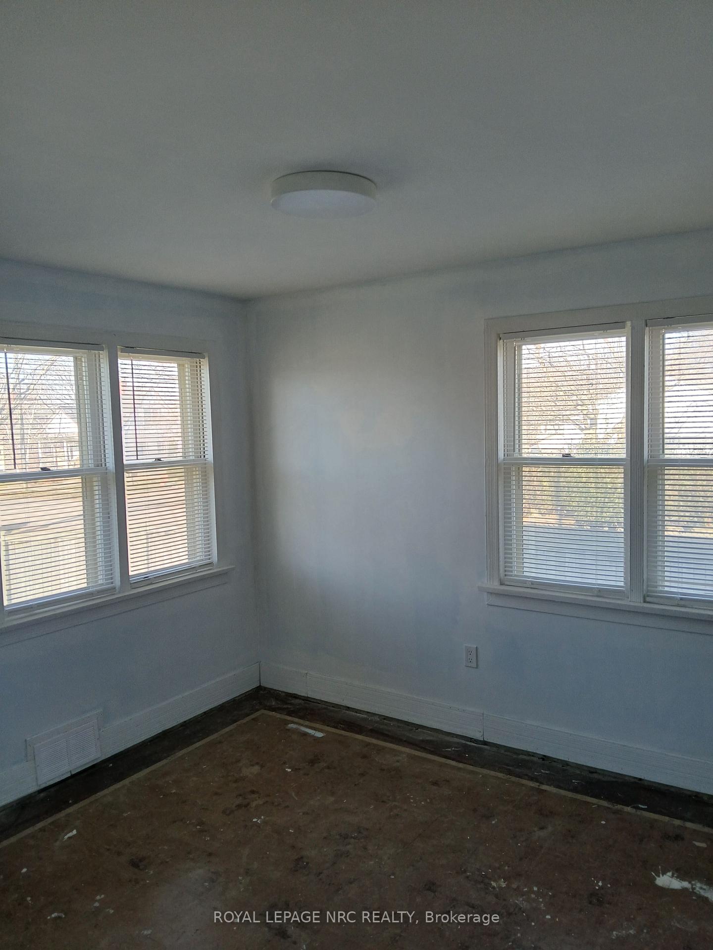 Photo 5 of 7 Orchard Avenue, St. Catharines, Secord Woods — HOMEH
