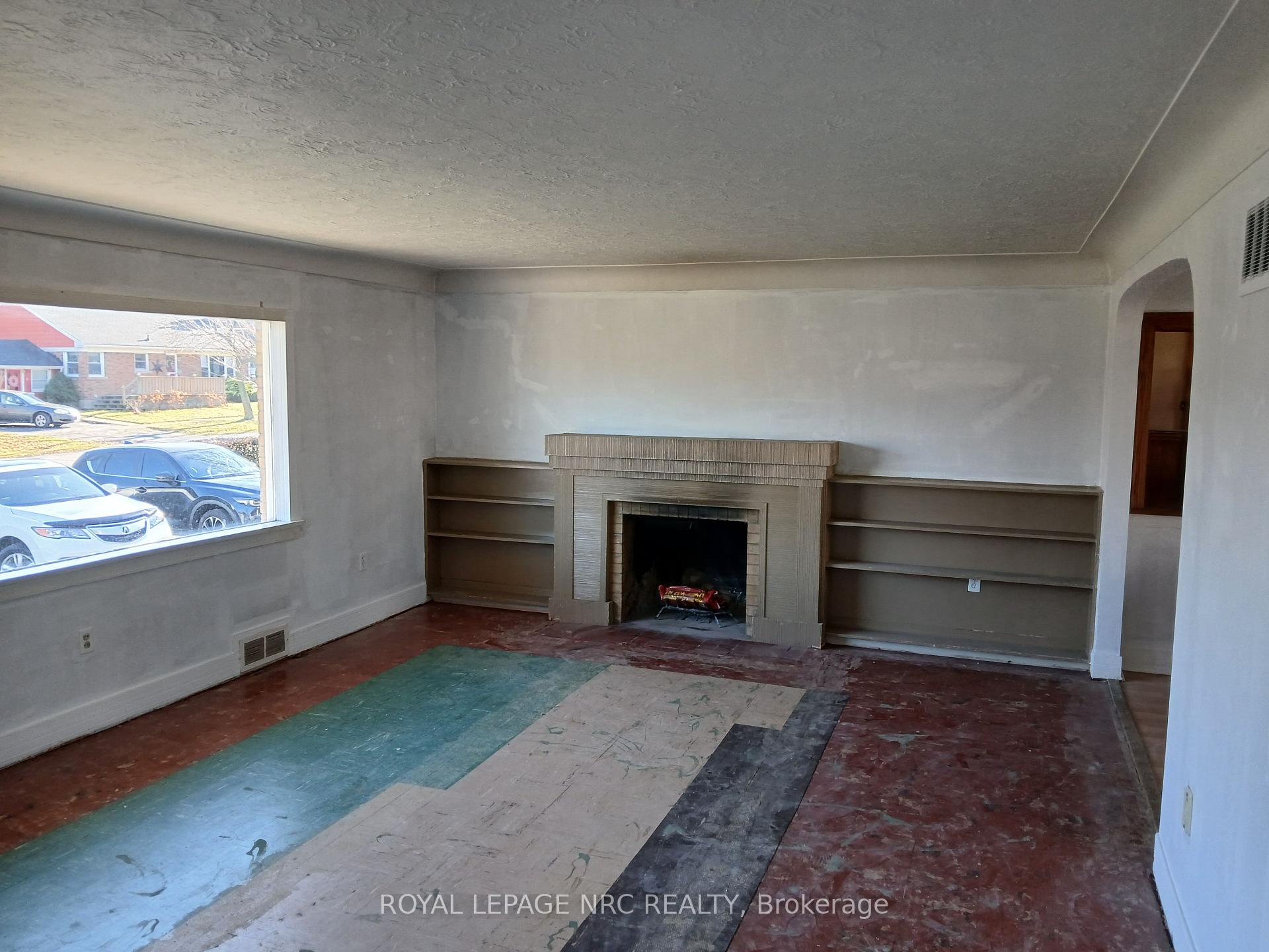 Photo 6 of 7 Orchard Avenue, St. Catharines, Secord Woods — HOMEH