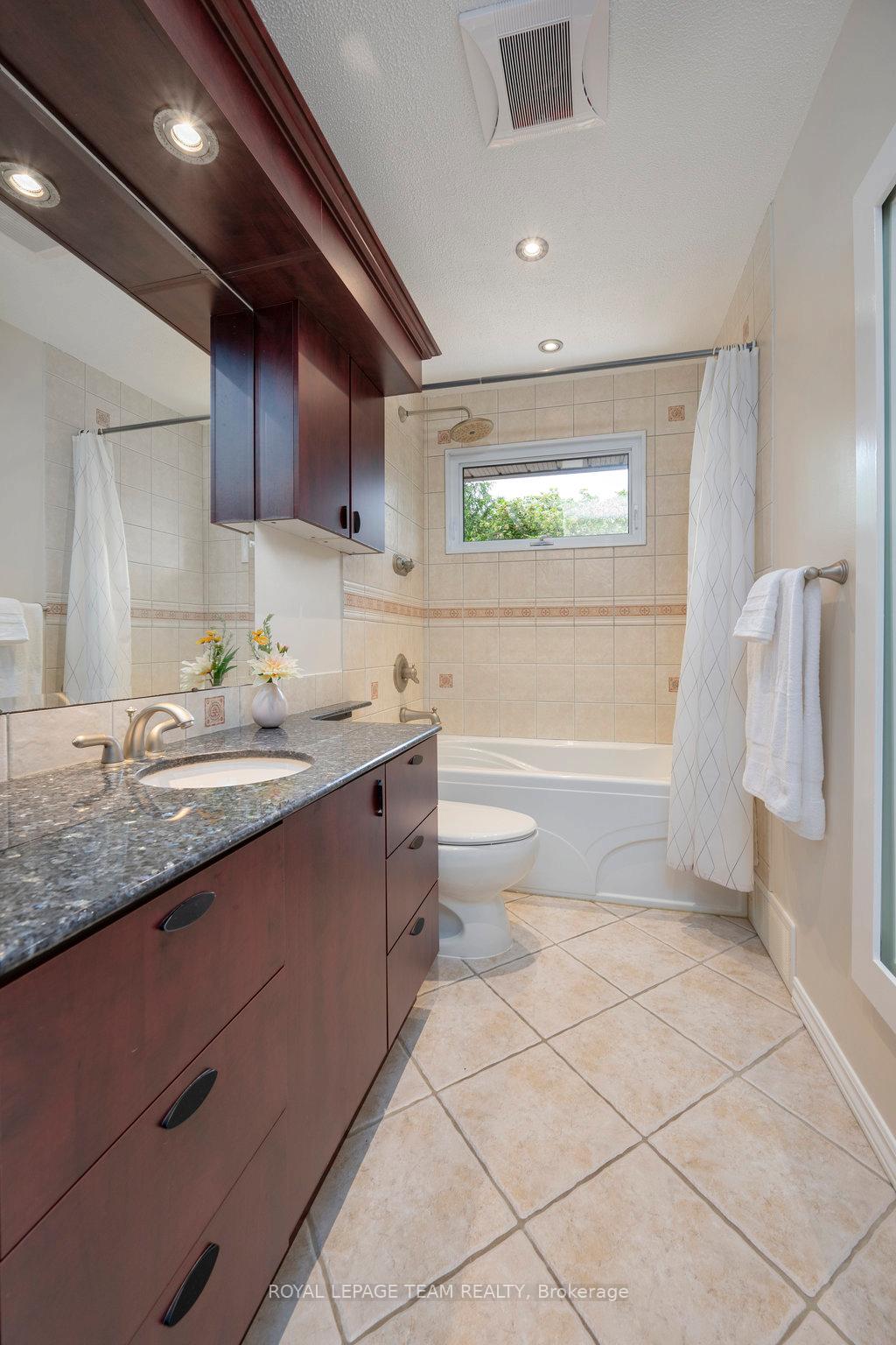 Photo 18 of 2765 Quinn Road, Ottawa, Emerald Woods/Sawmill Creek — HOMEH