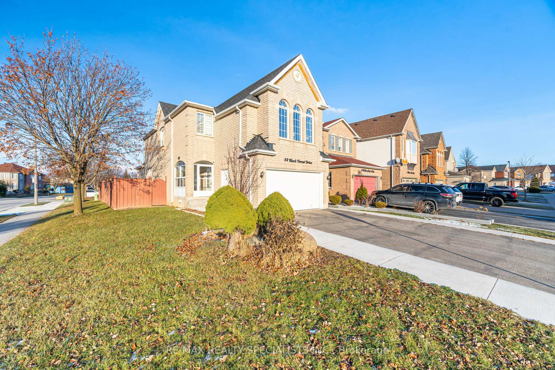 Photo 1 of 44 Black Forest Drive, Brampton, Sandringham-Wellington — HOMEH