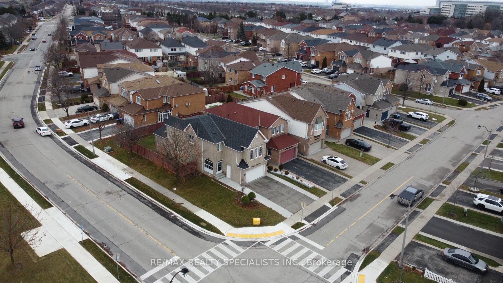 Photo 2 of 44 Black Forest Drive, Brampton, Sandringham-Wellington — HOMEH