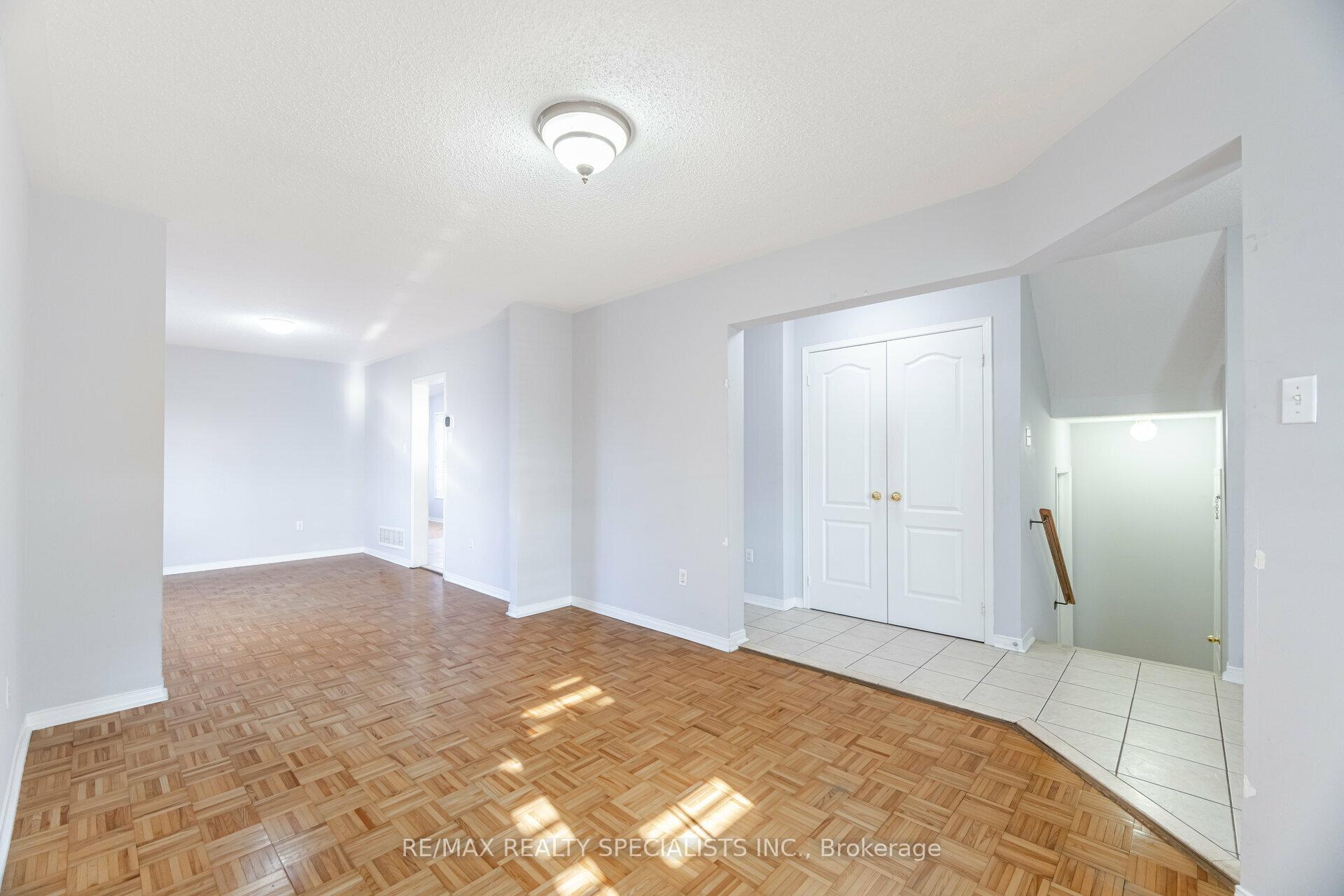 Photo 6 of 44 Black Forest Drive, Brampton, Sandringham-Wellington — HOMEH
