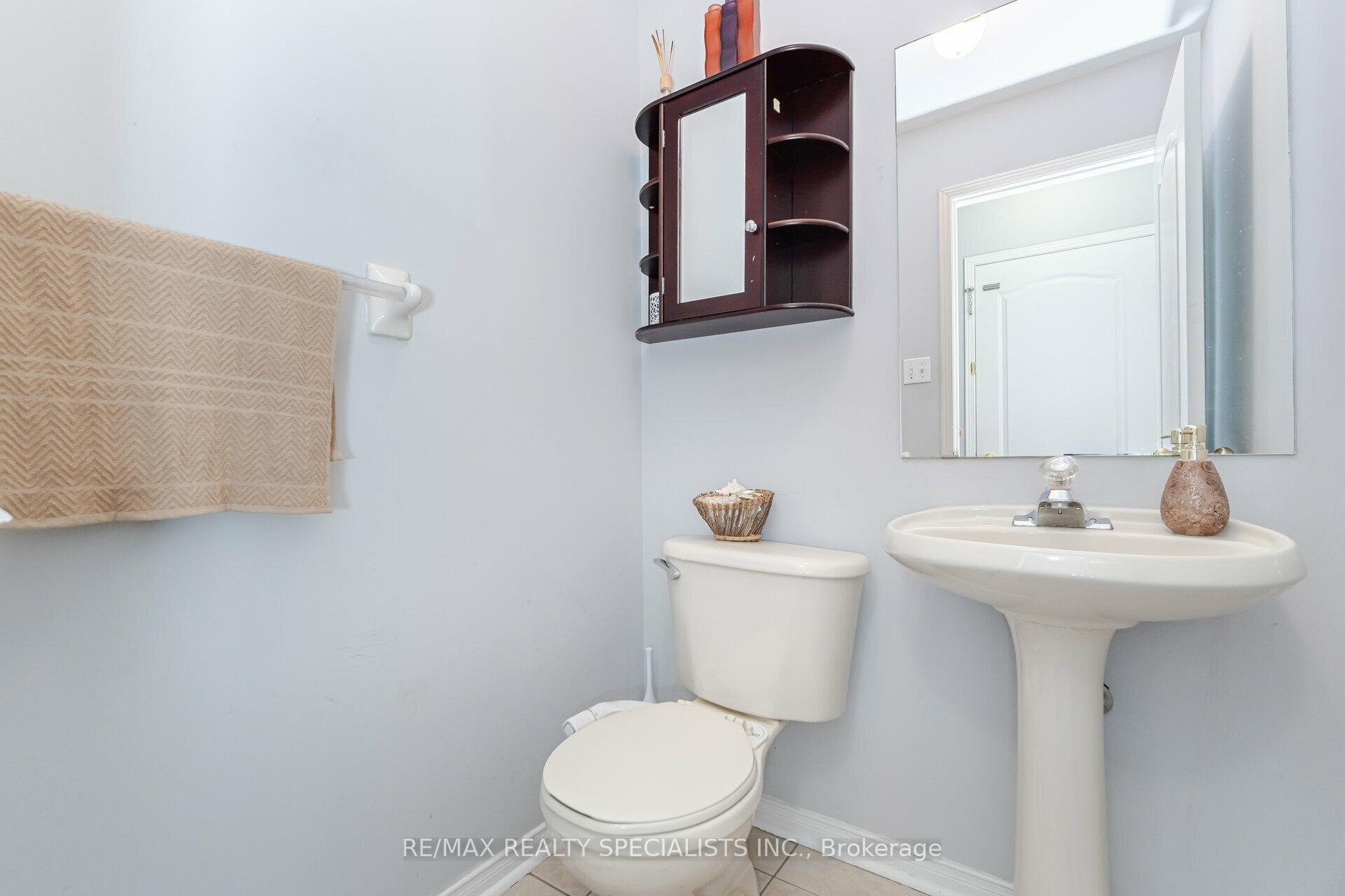 Photo 10 of 44 Black Forest Drive, Brampton, Sandringham-Wellington — HOMEH