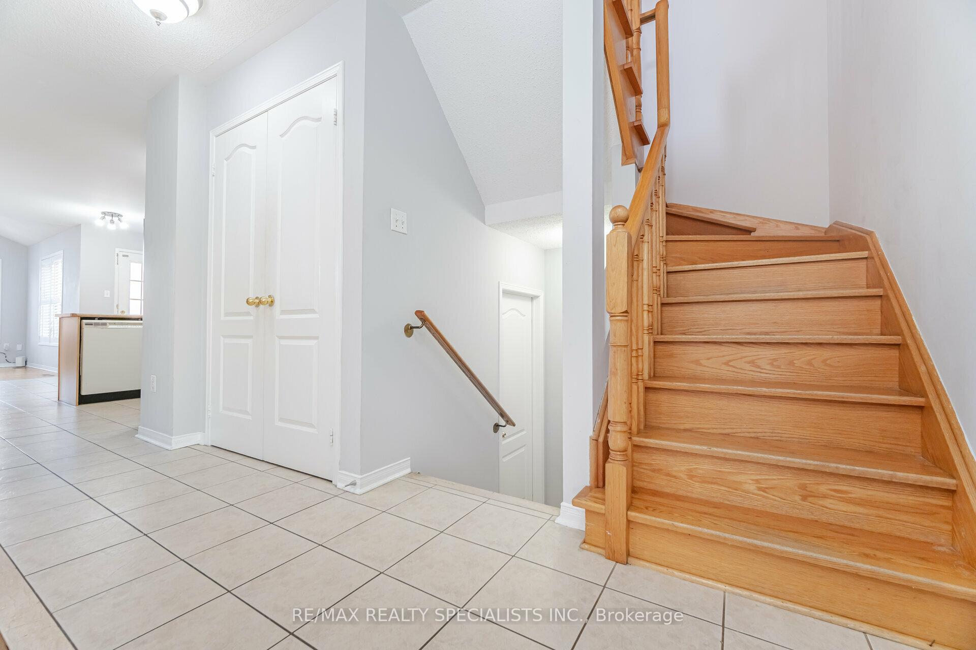Photo 11 of 44 Black Forest Drive, Brampton, Sandringham-Wellington — HOMEH