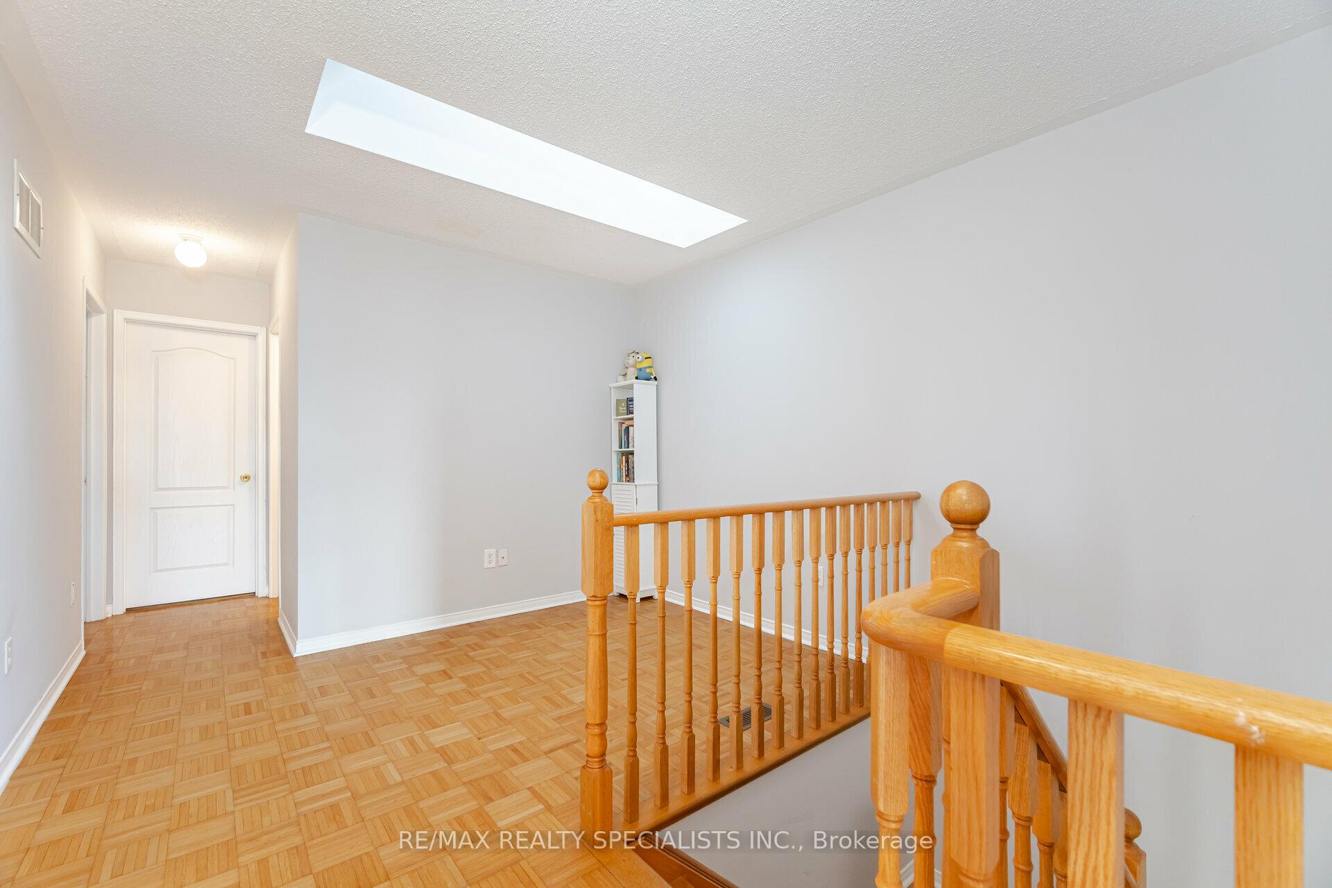 Photo 12 of 44 Black Forest Drive, Brampton, Sandringham-Wellington — HOMEH