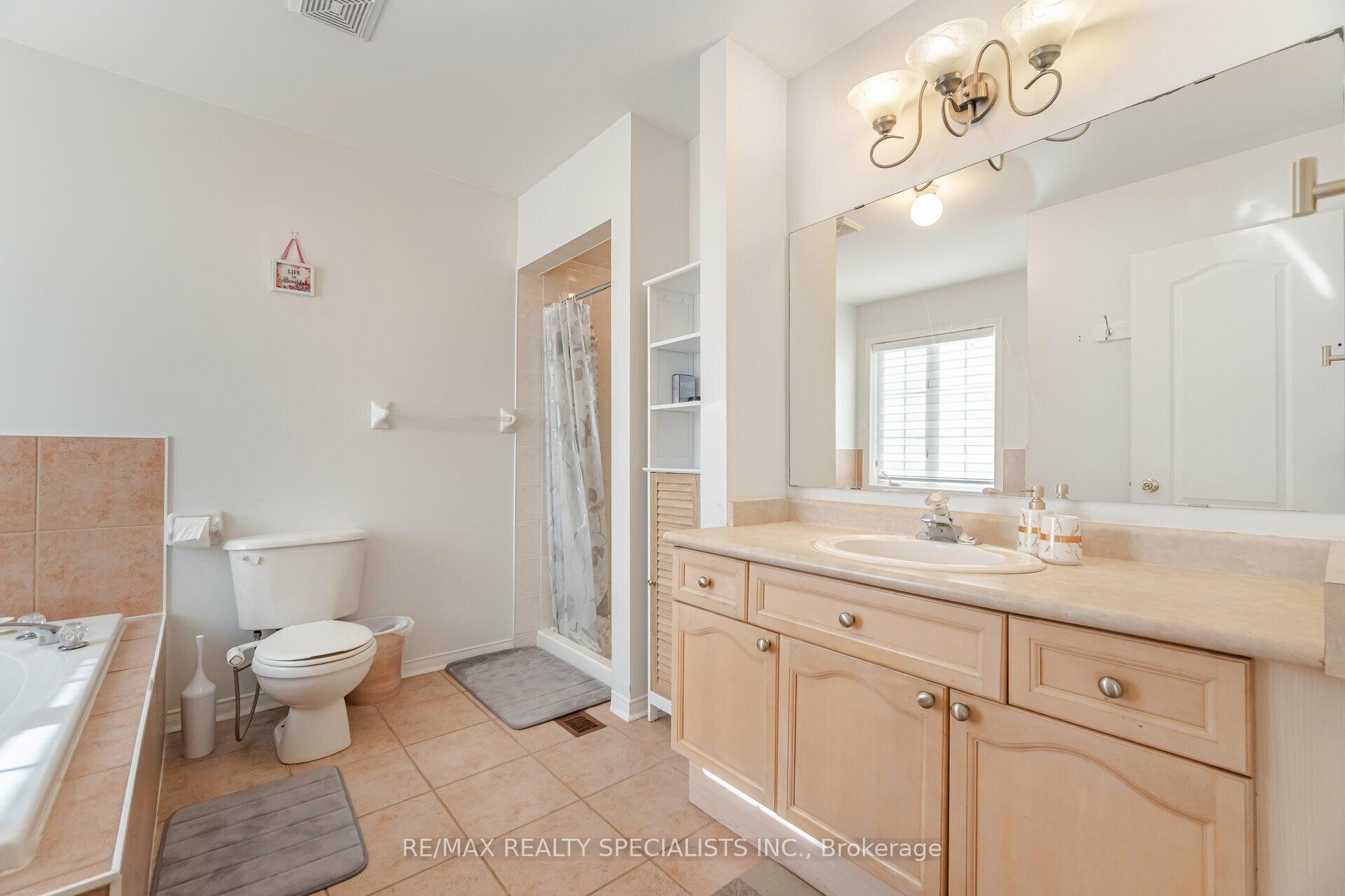 Photo 15 of 44 Black Forest Drive, Brampton, Sandringham-Wellington — HOMEH