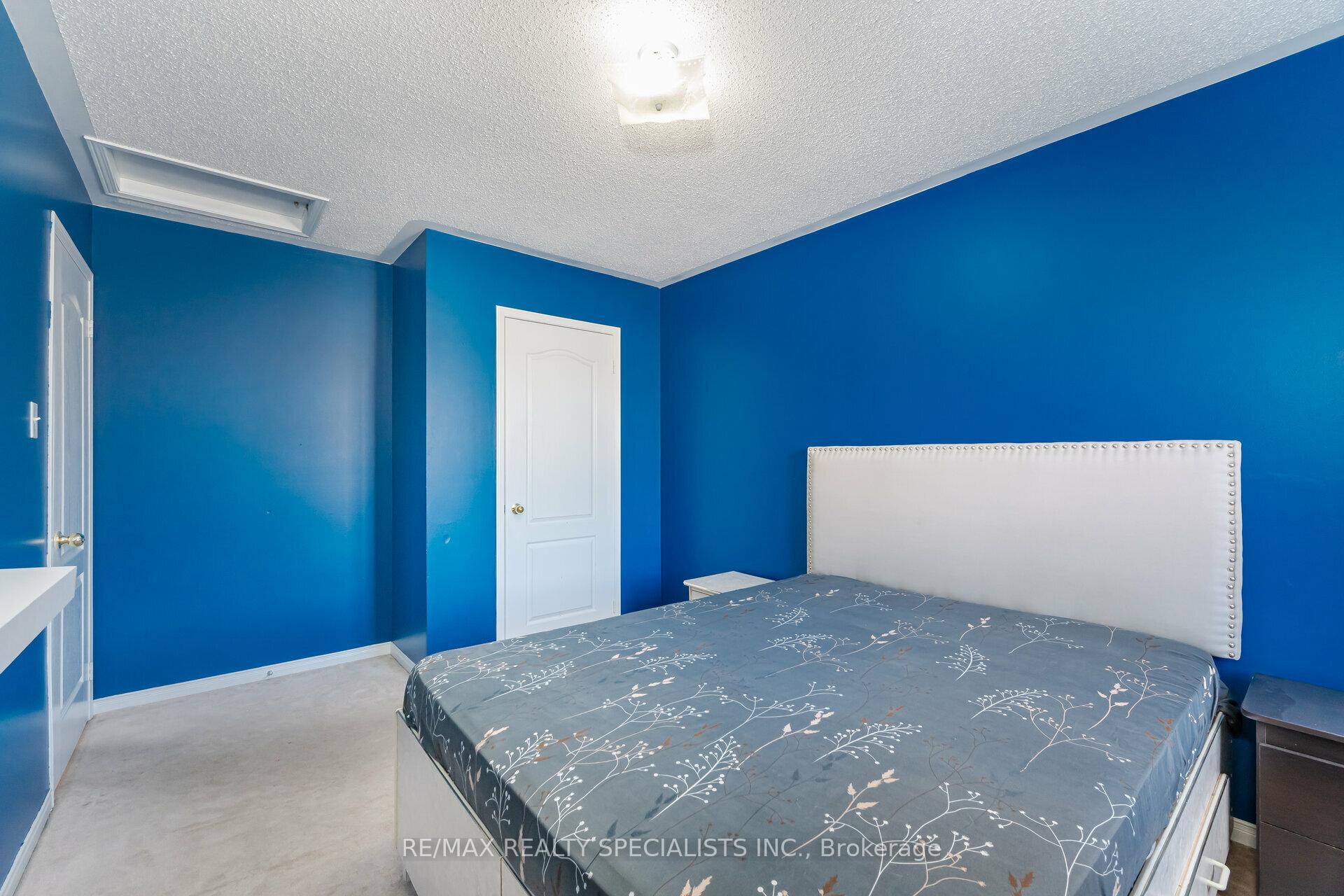 Photo 16 of 44 Black Forest Drive, Brampton, Sandringham-Wellington — HOMEH