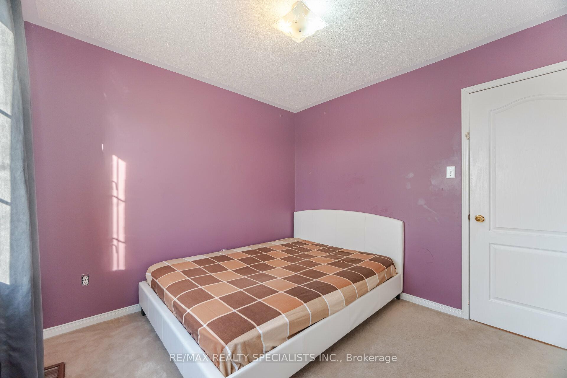 Photo 18 of 44 Black Forest Drive, Brampton, Sandringham-Wellington — HOMEH