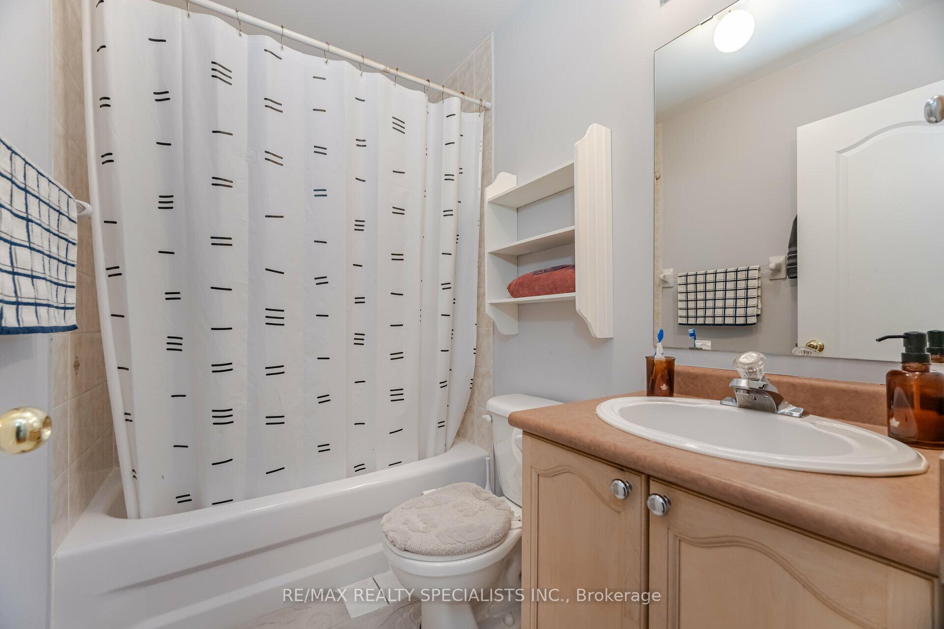 Photo 19 of 44 Black Forest Drive, Brampton, Sandringham-Wellington — HOMEH